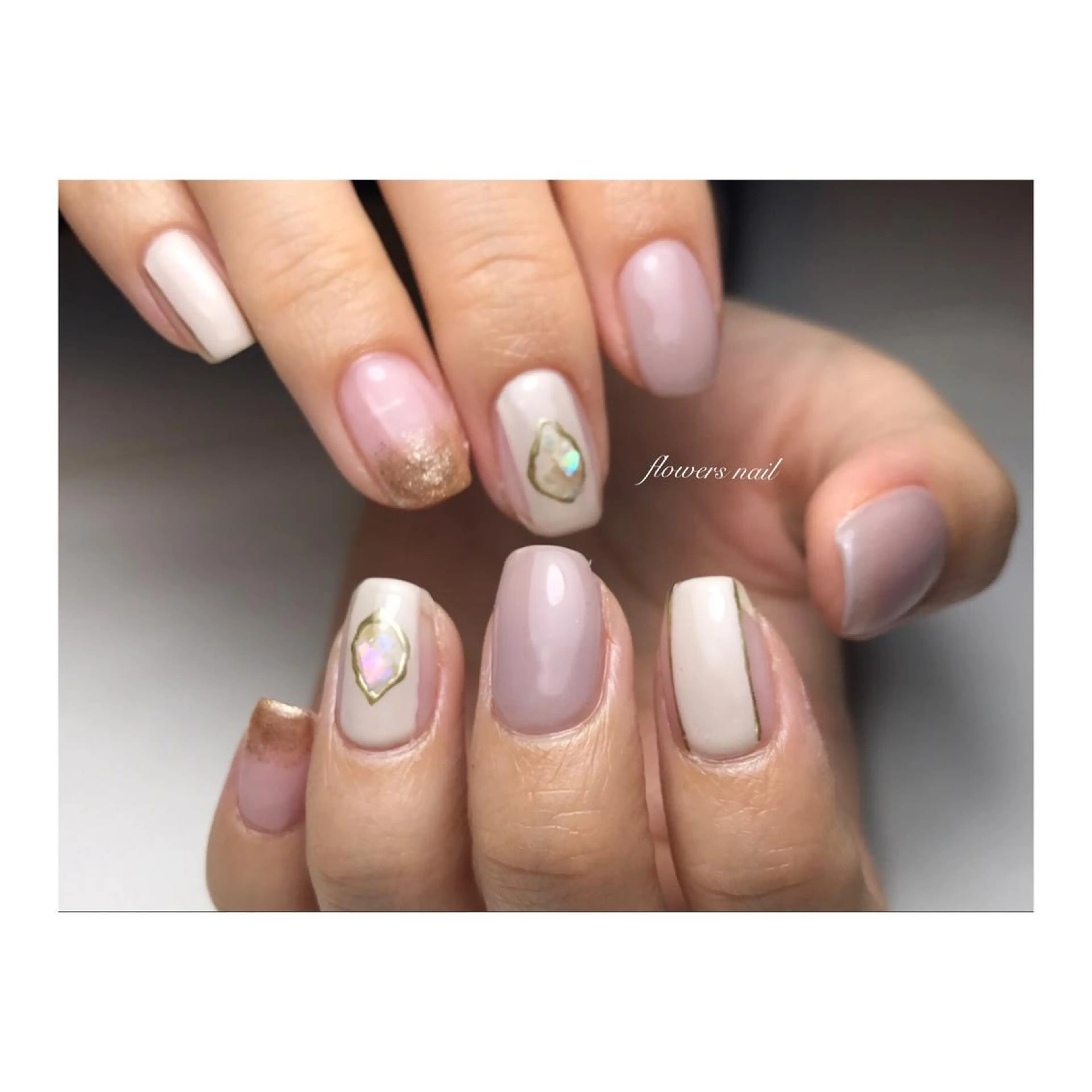 ネイル ラメ(グリッター) ラメグラデーション ニュアンスネイル flowers nailのネイルデザイン