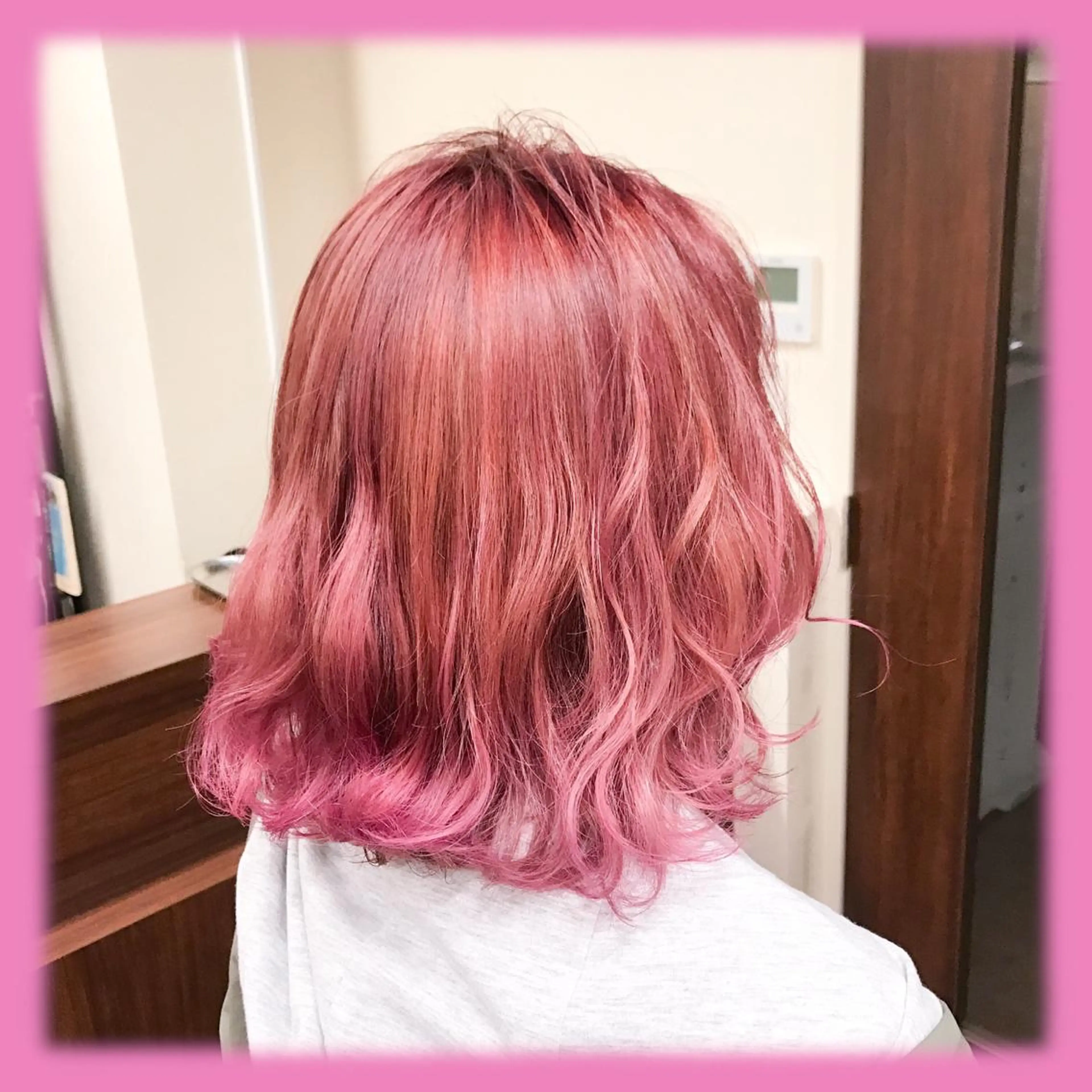 ミディアム カラー SHIN/レイヤー カット×クロスパーマのヘアスタイル