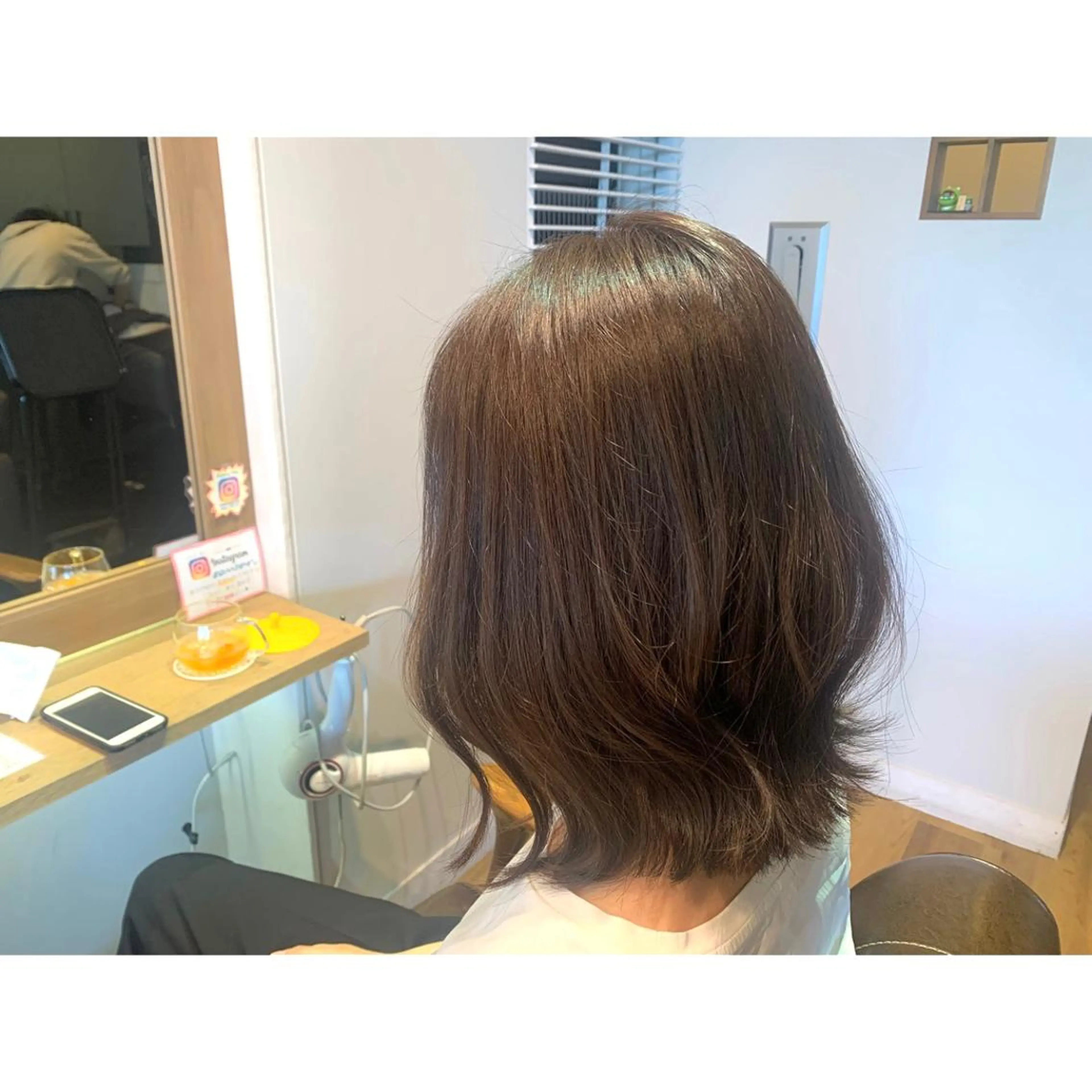 ミディアム カラー グレージュ ヘアカラー トリートメント ツキダテ ユイのヘアスタイル