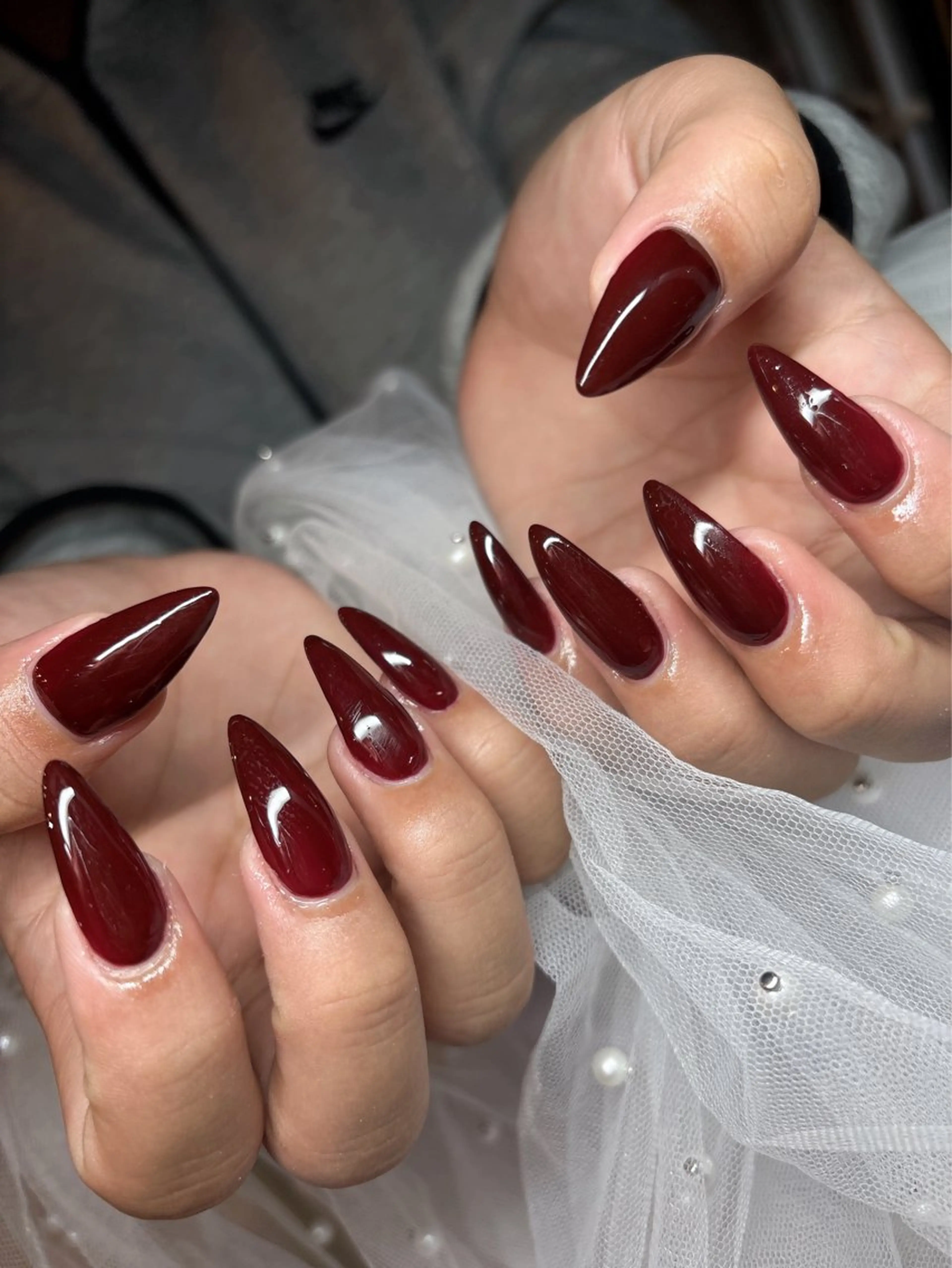 ネイル アートネイル ボルドー ジェルネイル ロングネイル ワンカラーネイル ハンドネイル happiness nailのネイルデザイン
