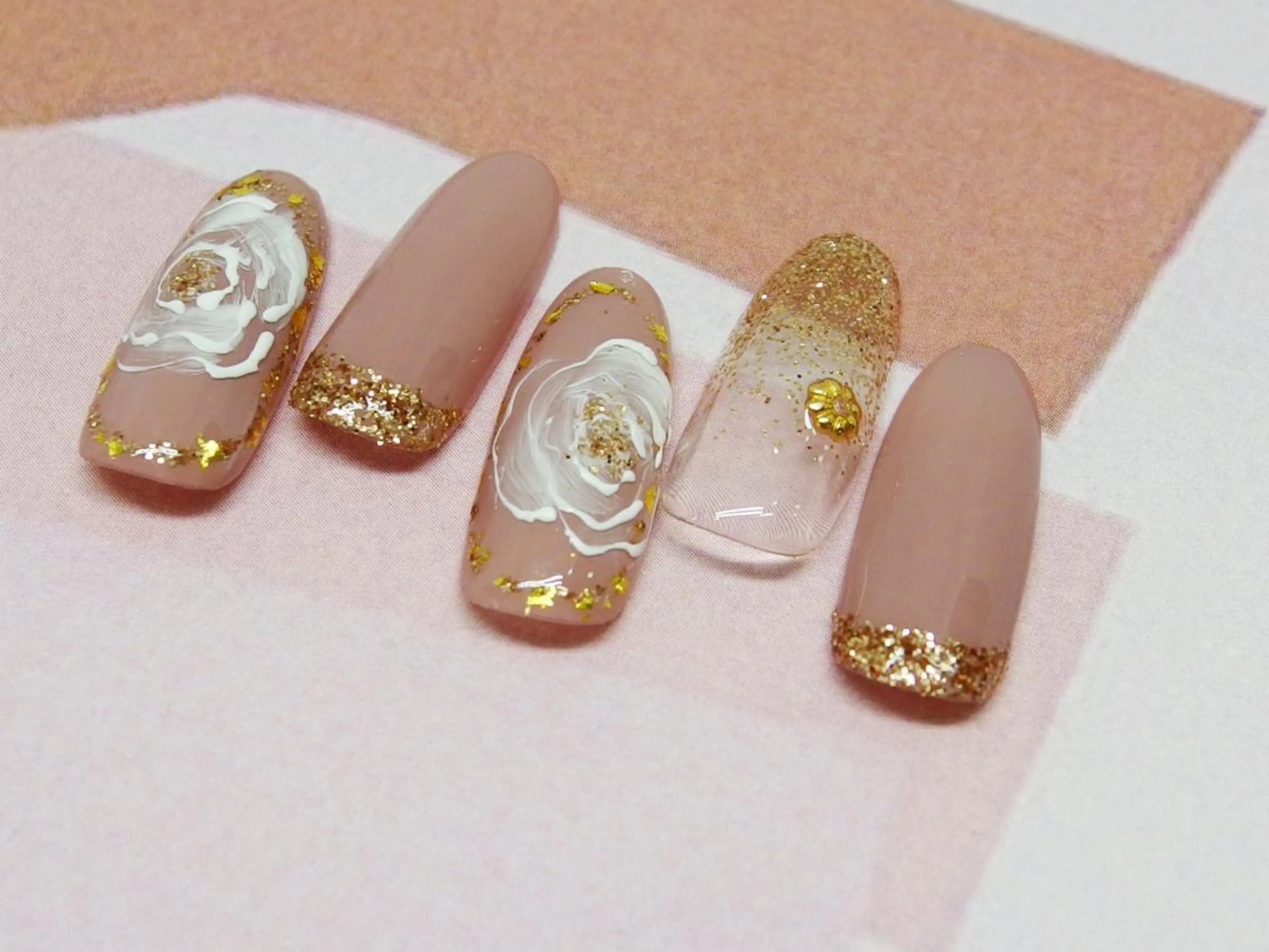 ネイル フラワーネイル ラメ(グリッター) ハンドネイル ティーエヌ 金山駅東口店のネイルデザイン