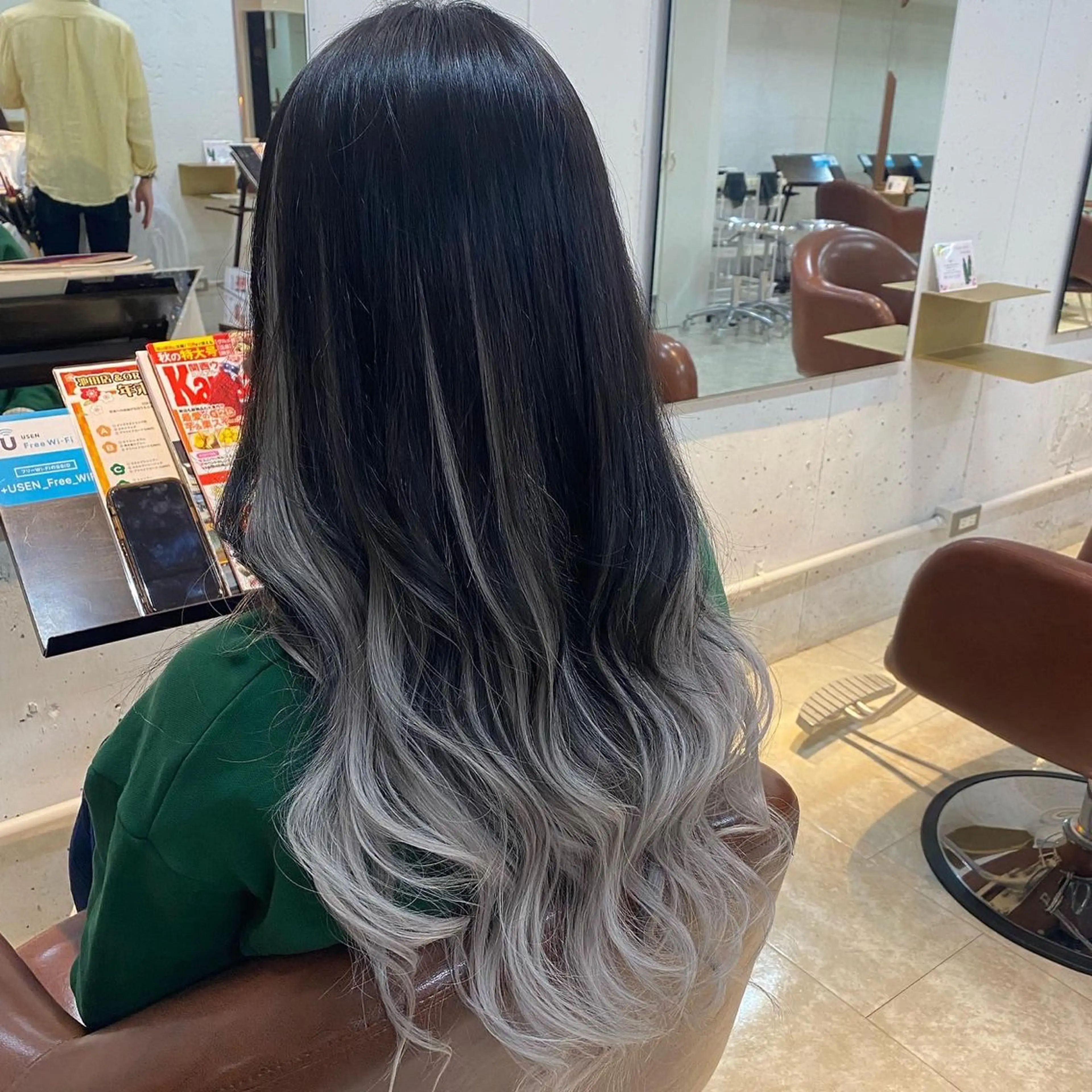 ⭐️Mitsu限定⭐️カット+デザインカラー+BYKARTEトリートメントの写真