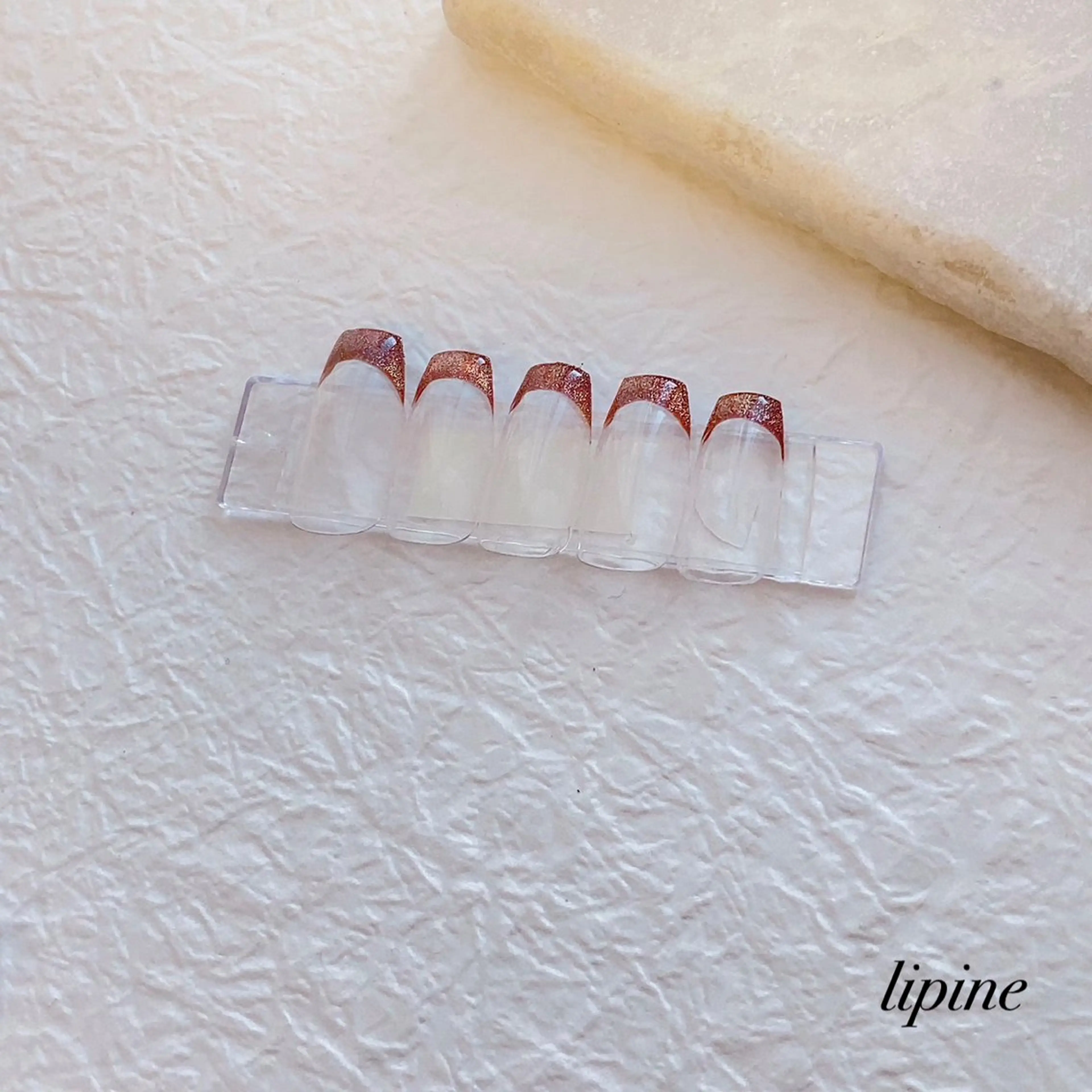 ネイル フレンチネイル マグネットネイル マグネットフレンチ ネイルサロン lipineのネイルデザイン