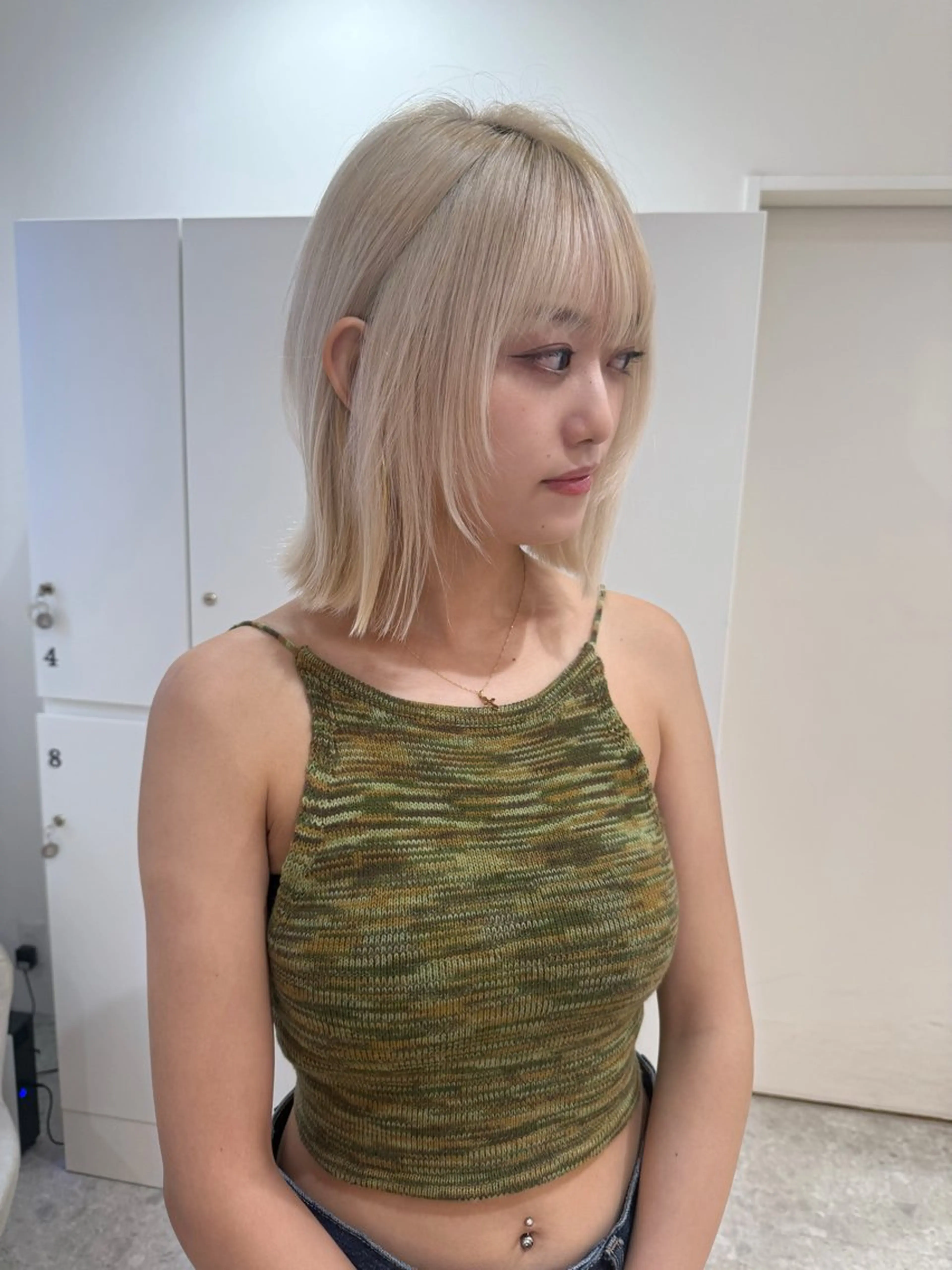 ミディアム カラー ヘアカラー トリートメント 💛ハイトーン× カット LEON🩶のヘアスタイル
