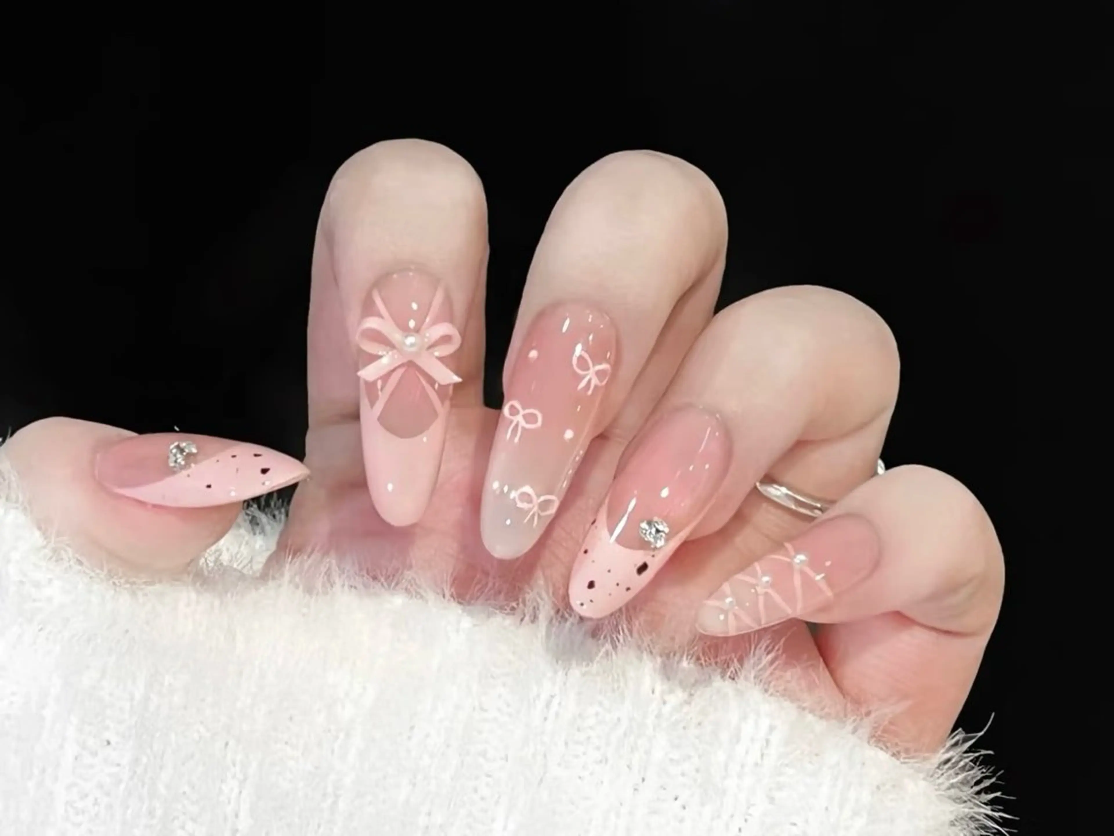 ネイル アートネイル ガーリー ピンク リボン ストーンネイル ハンドネイル ハンドケア darkhoney 池袋💅のネイルデザイン