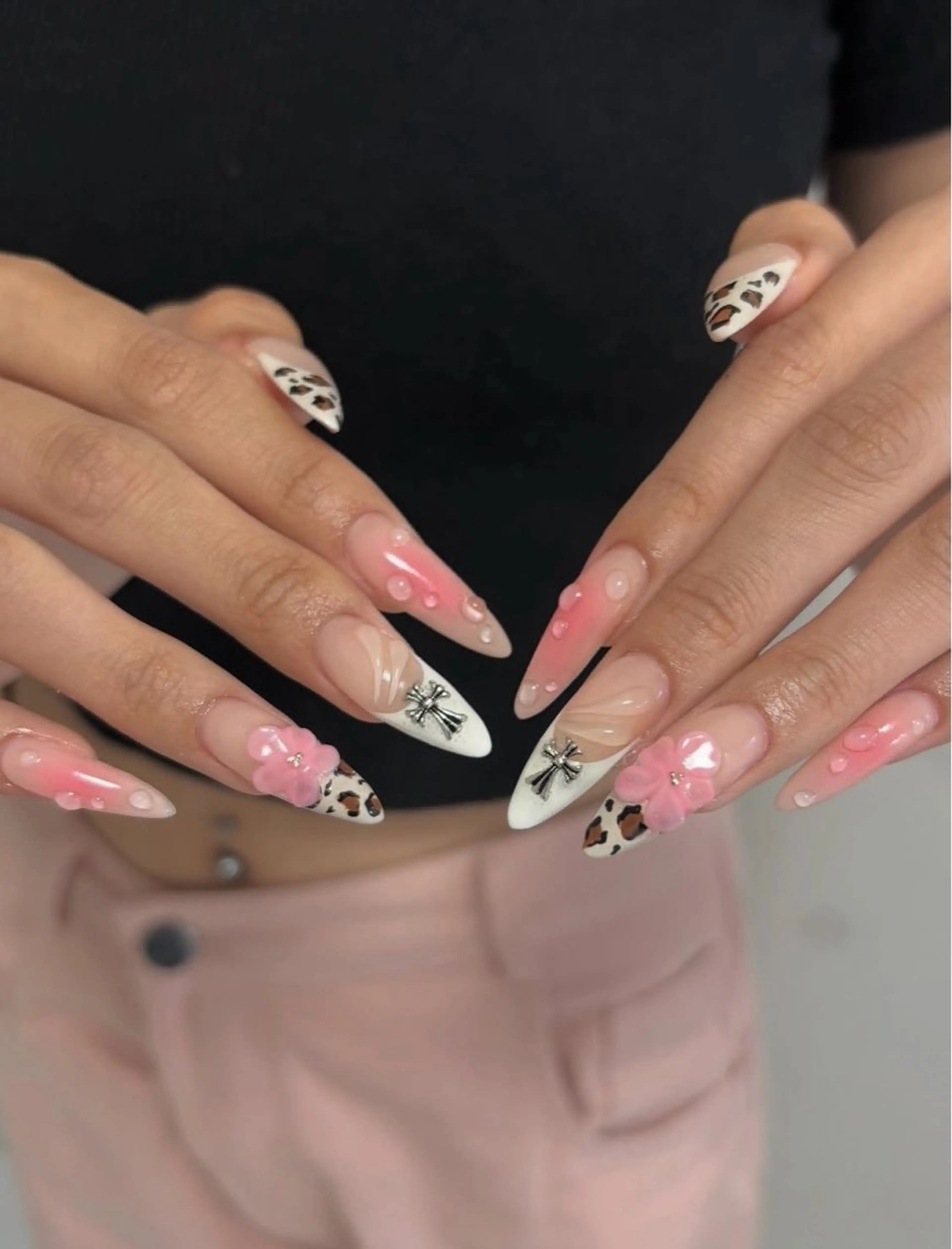 ネイル フレンチネイル グラデーション 韓国ネイル マグネットネイル シンプルネイル ハンドネイル CoMo Nail Studio所属・CoMo Nailのネイルデザイン