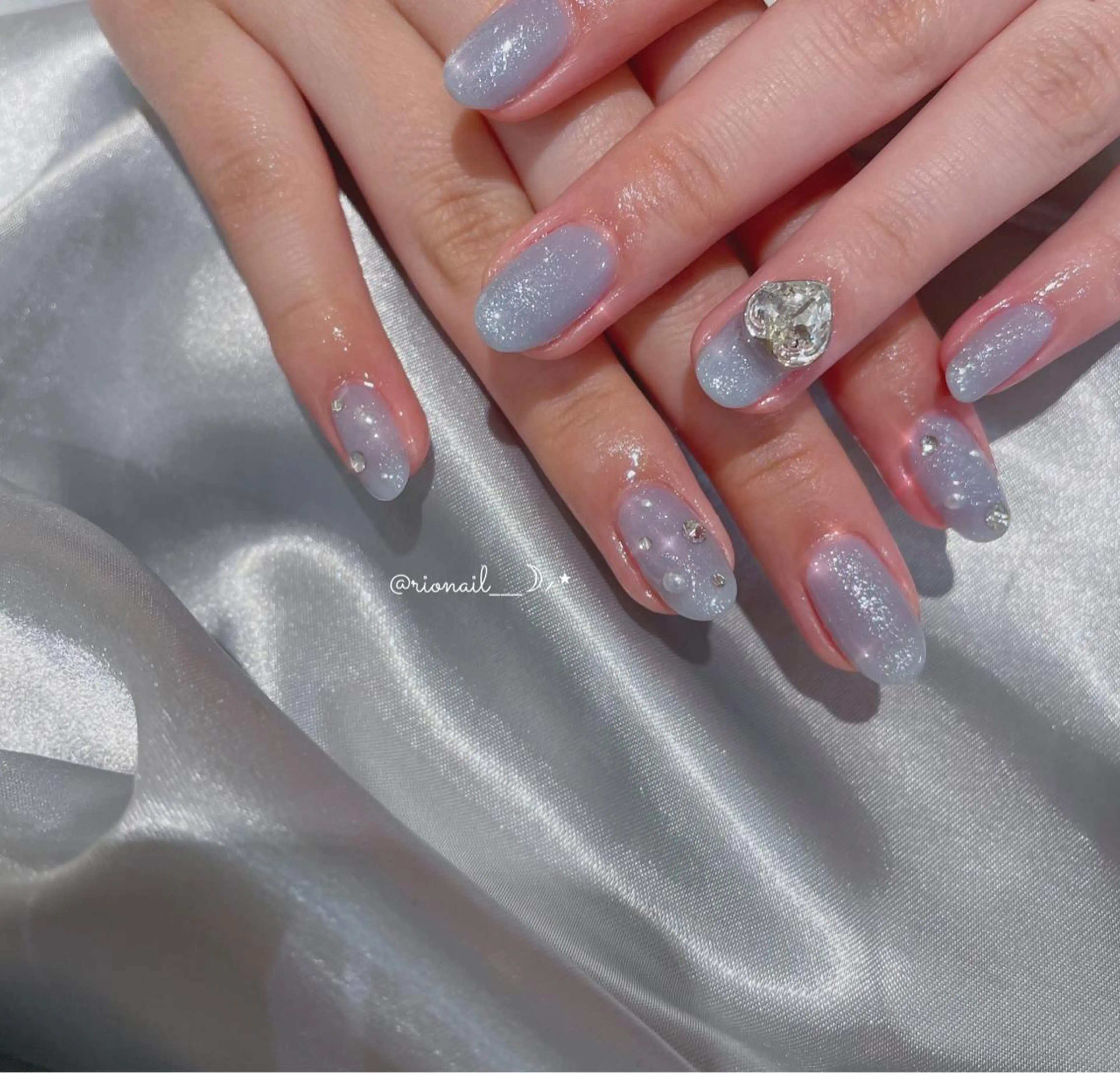 ネイル アートネイル 𝘙𝘪𝘰𝘯𝘢 ...🕯🤍のネイルデザイン