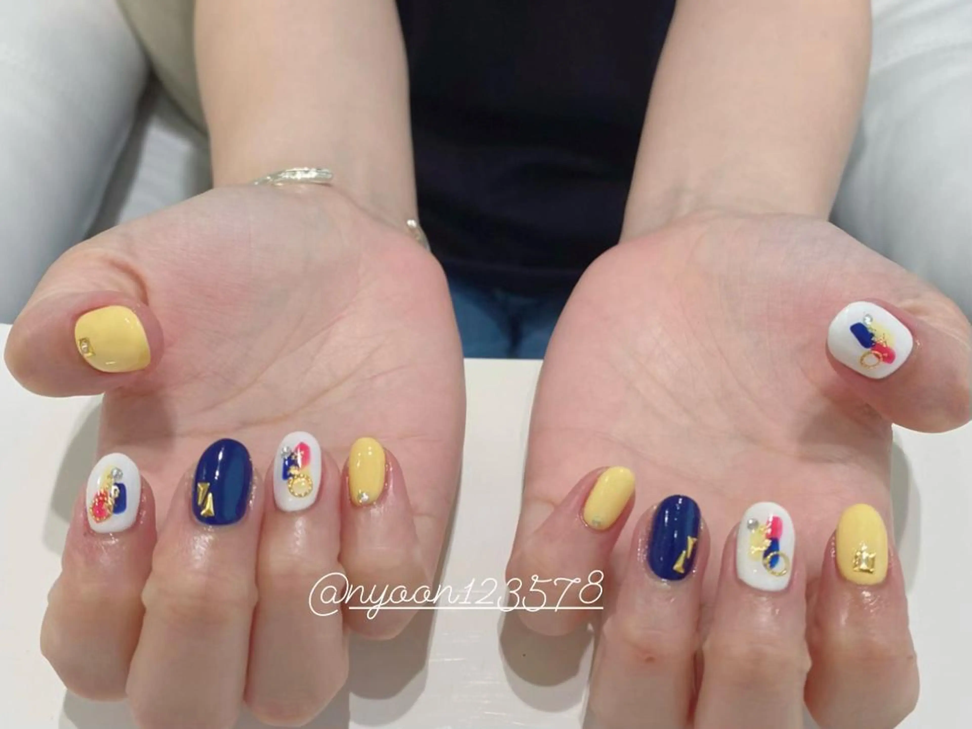 ショート キッズ ネイル マツエク・マツパ アイブロウ 眉カラー パリジェンヌラッシュリフト 一重×まつ毛パーマ ワンホンマツエク エクステ ハンドネイル 29日限定‼️オフの み2999円❣️のネイルデザイン