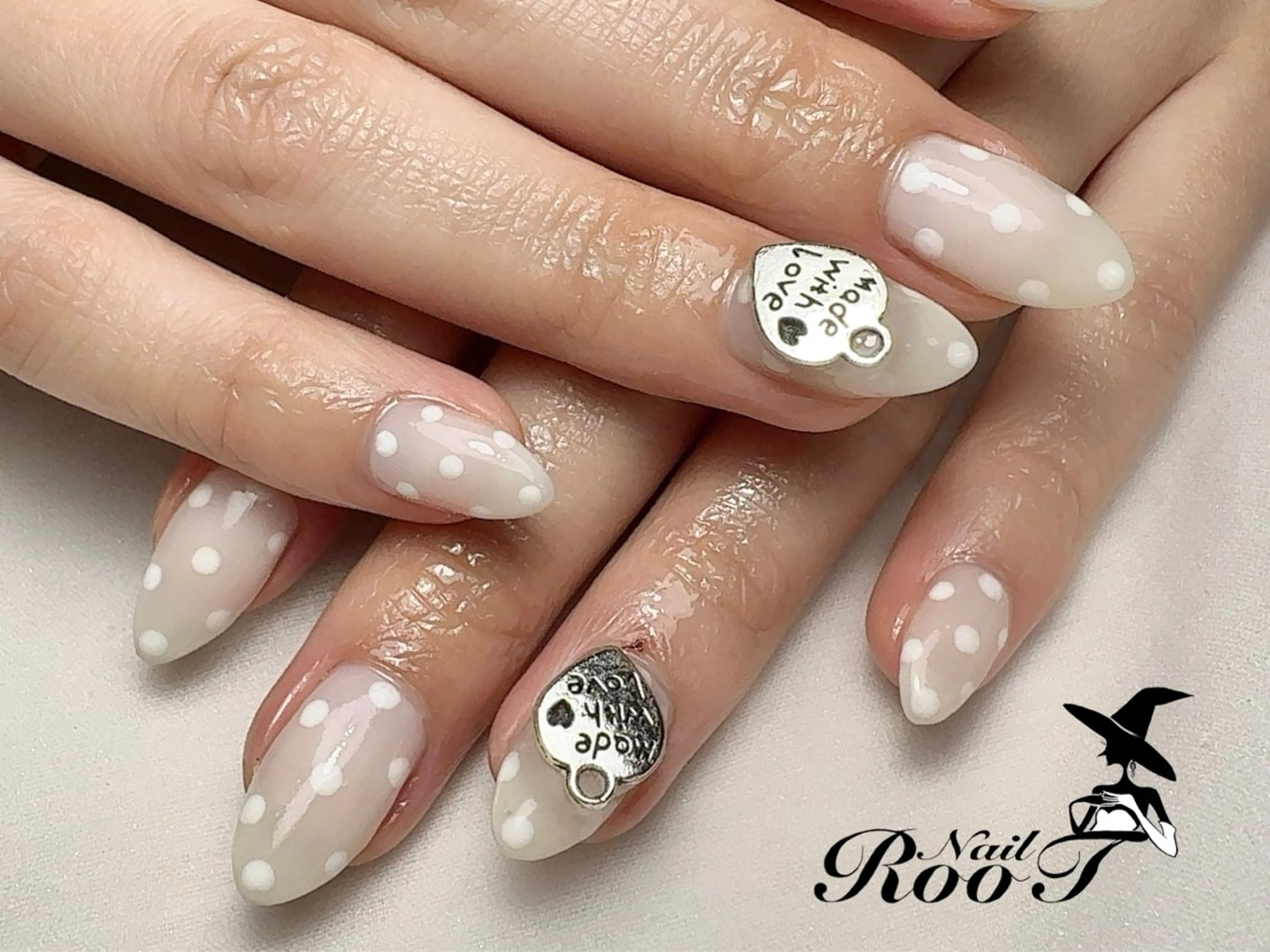 ネイル ドット 持ち込み ハンドネイル RooT Nailのネイルデザイン