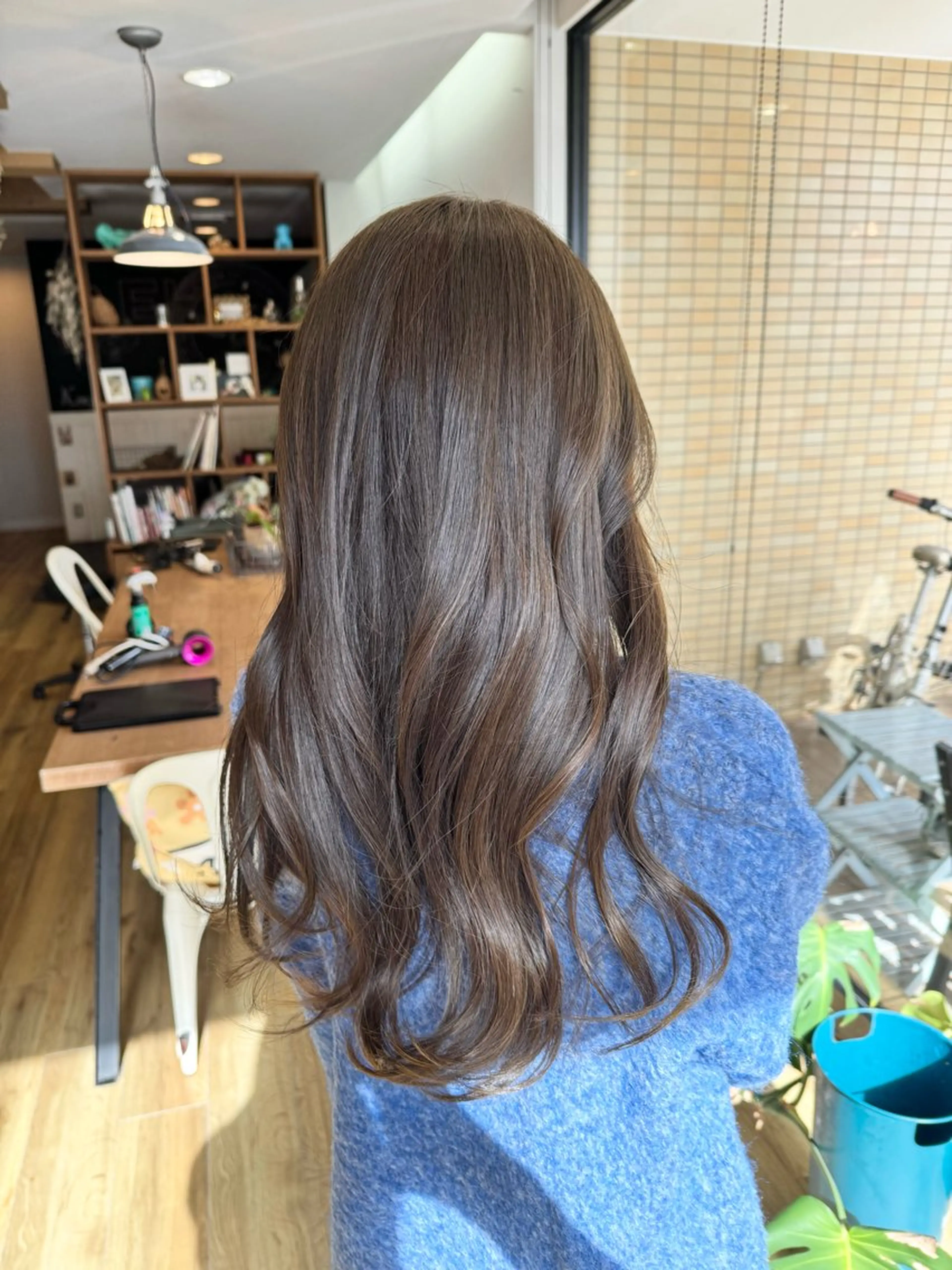 ロング カラー ベージュカラー オリーブベージュ ヘアカラー トリートメント ツキダテ ユイのヘアスタイル