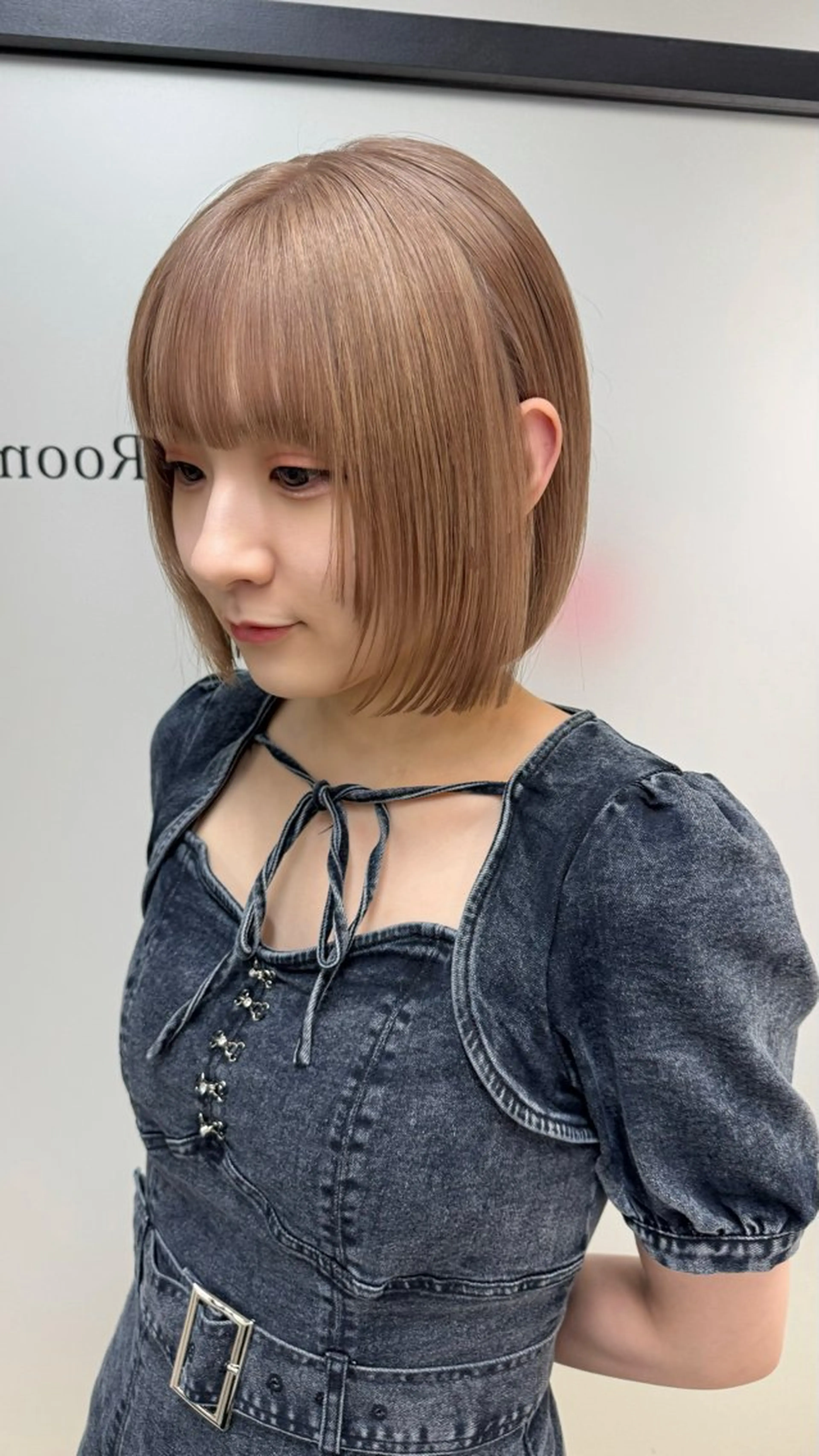 ショート カラー 切りっぱなしボブ ベージュカラー ミルクティーベージュ ボブ レイヤーカット/韓国 艶カラー🪄REN.のヘアスタイル