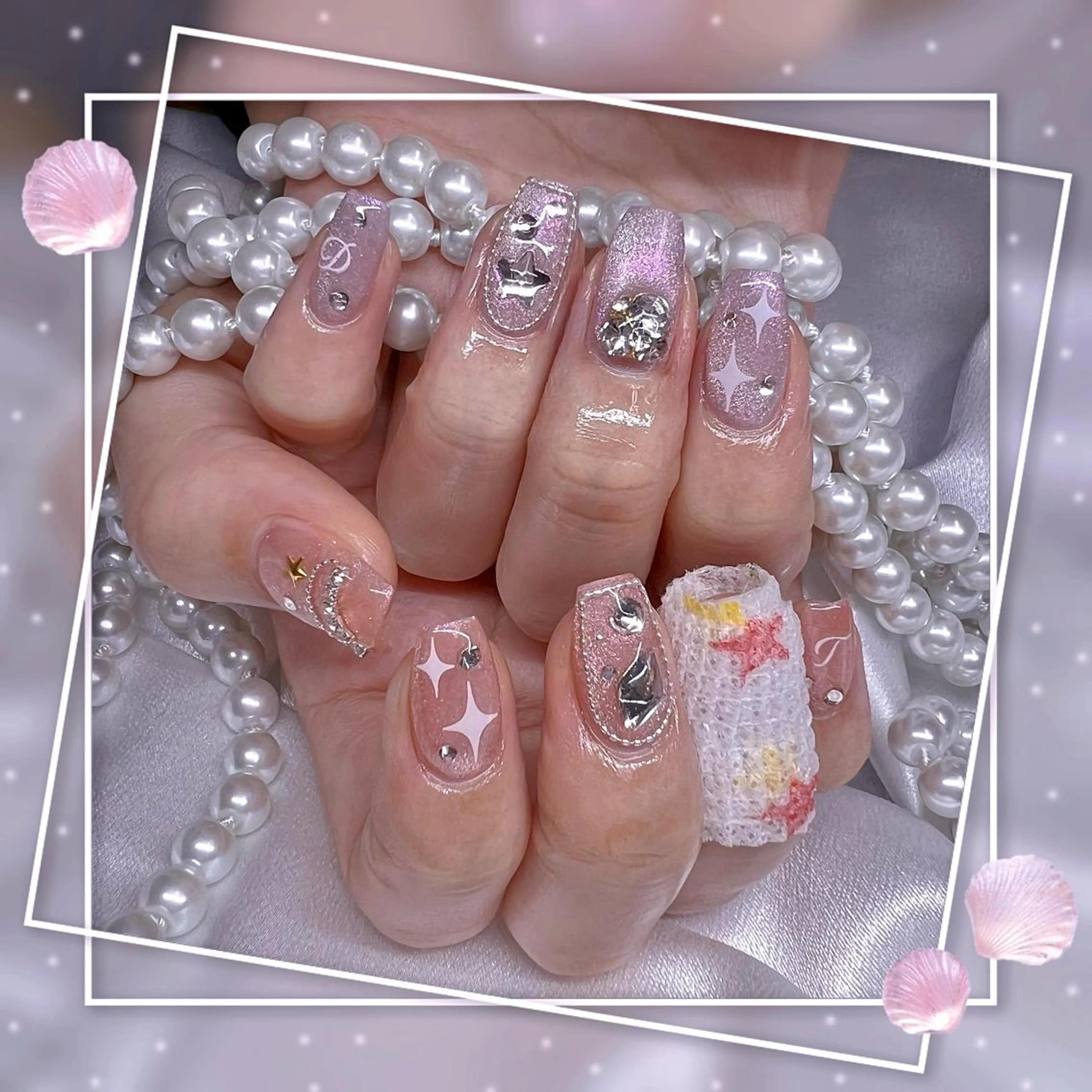 ネイル フレンチネイル キラキラネイル 韓国ネイル マグネットネイル マグネットフレンチ ハンドネイル Chill Nailsalonのネイルデザイン