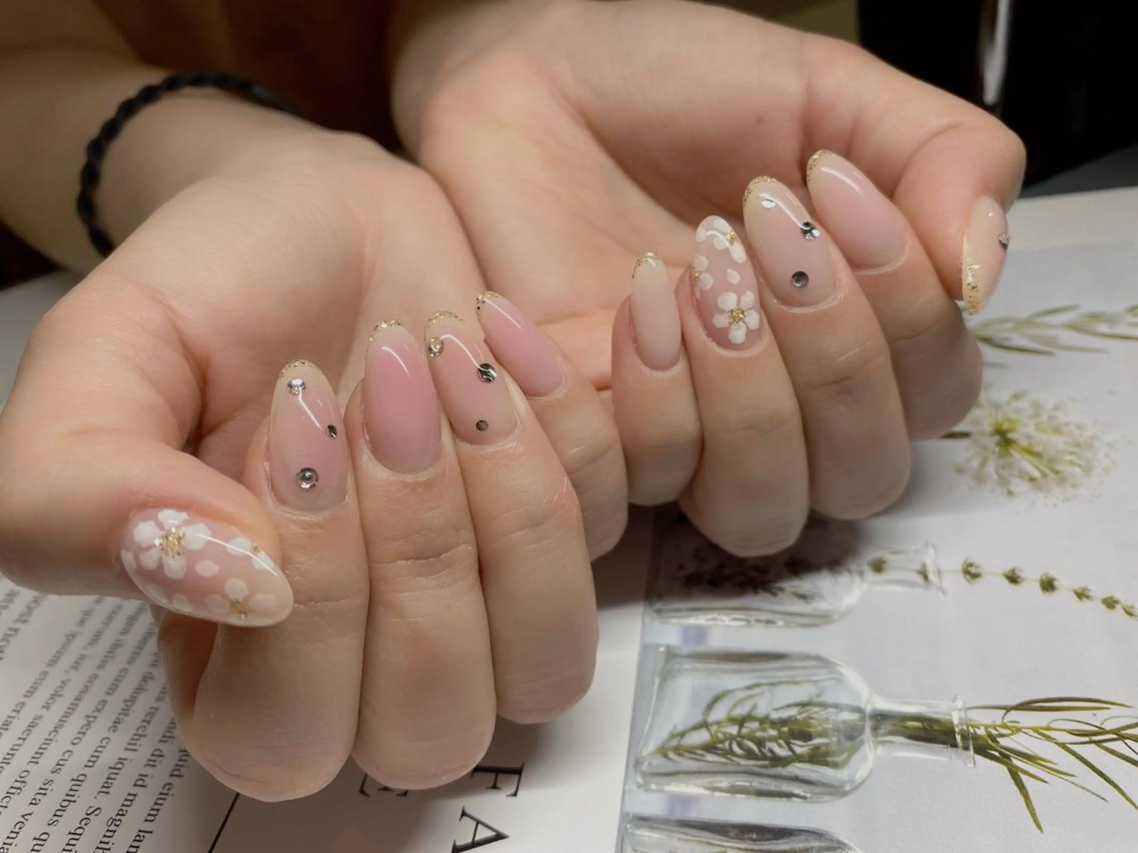 ミディアム ハンドネイル NAILSALON 🍔Timna🍟のネイルデザイン