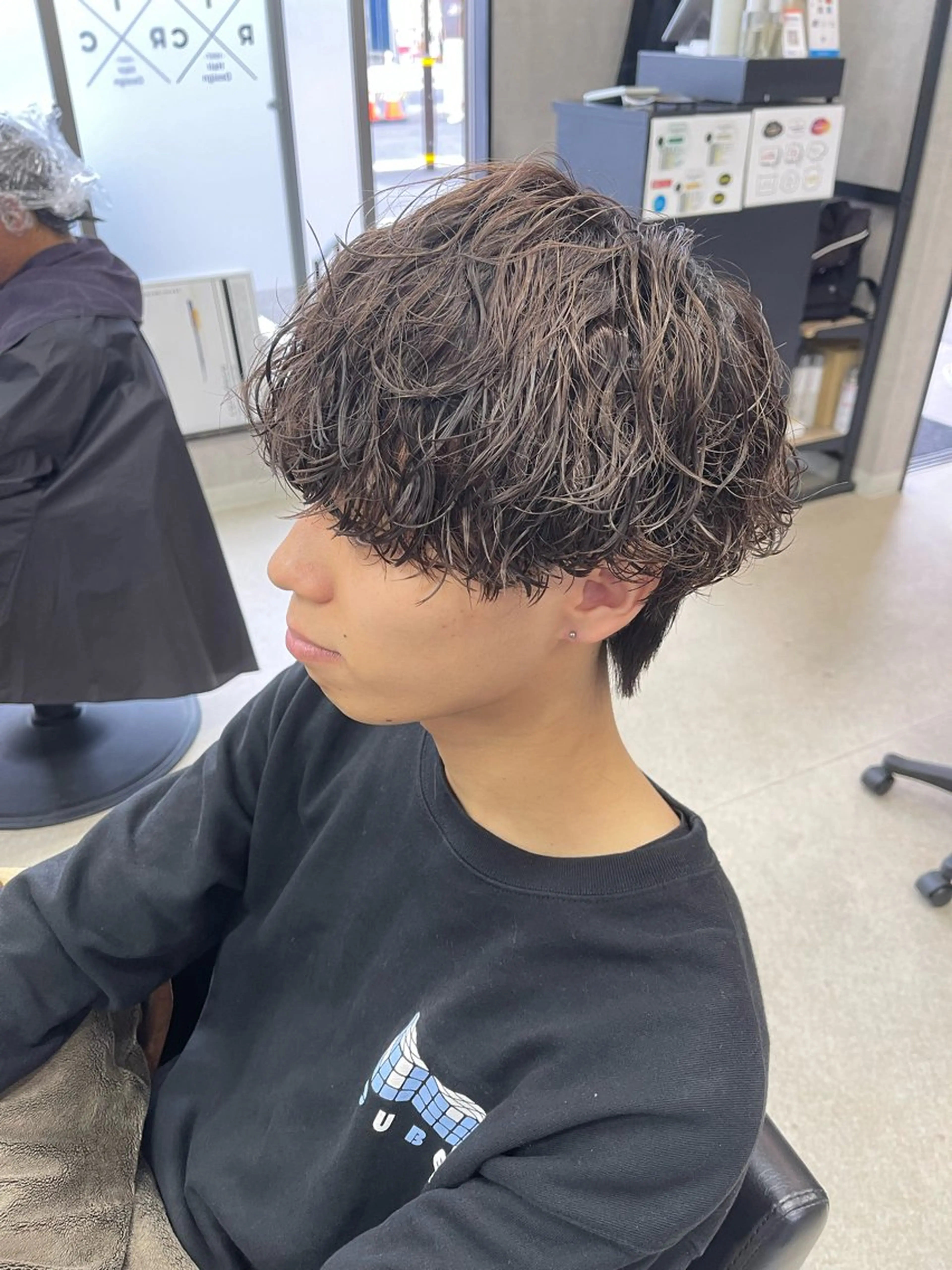 ミディアム パーマ メンズ ミディアムパーマ マッシュ メンズパーマ カット パーマ メンズカット/メンズ パーマ/メンズ特化のヘアスタイル