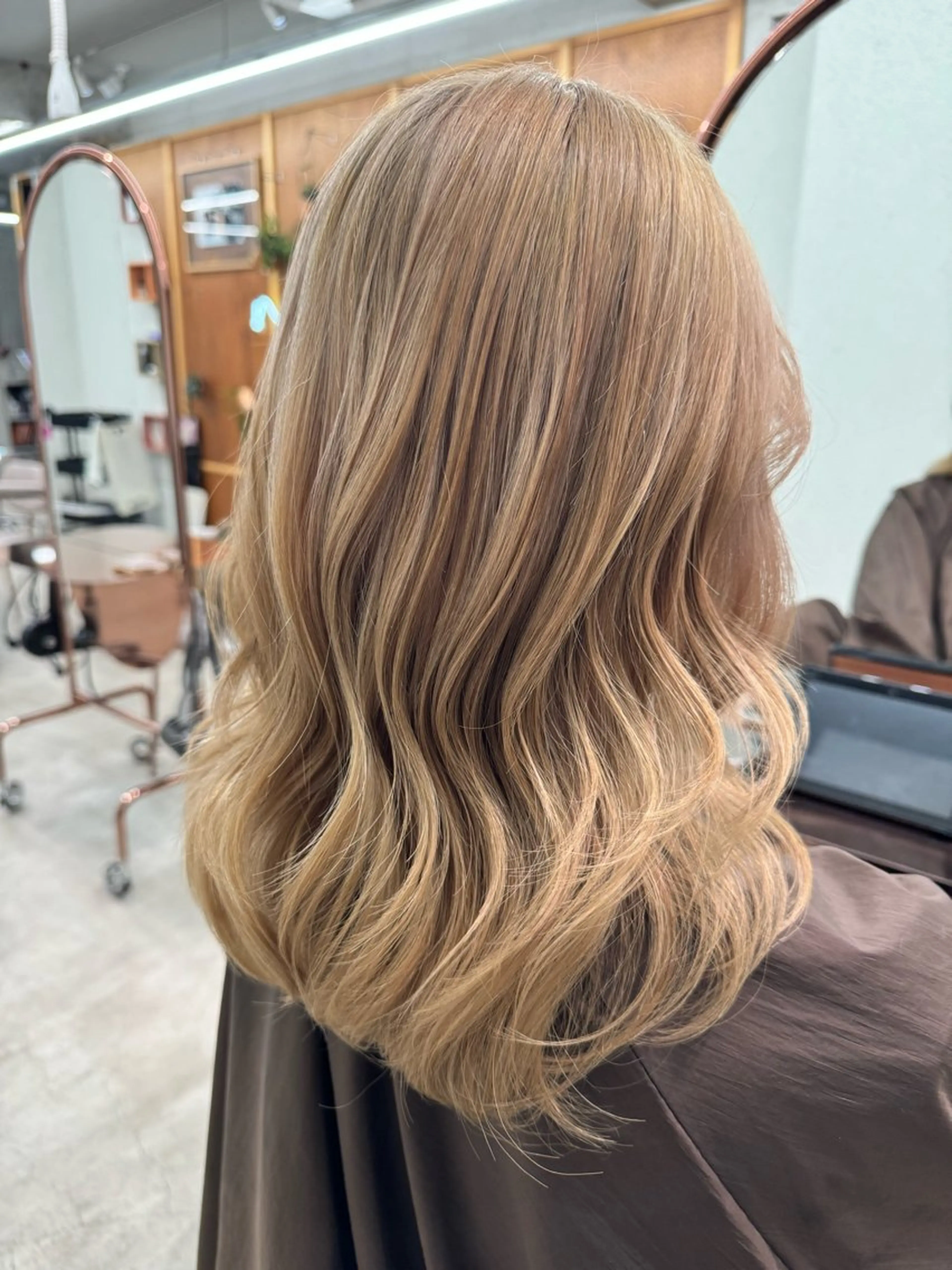 セミロング カラー nalu.所属・前山 七海のヘアスタイル