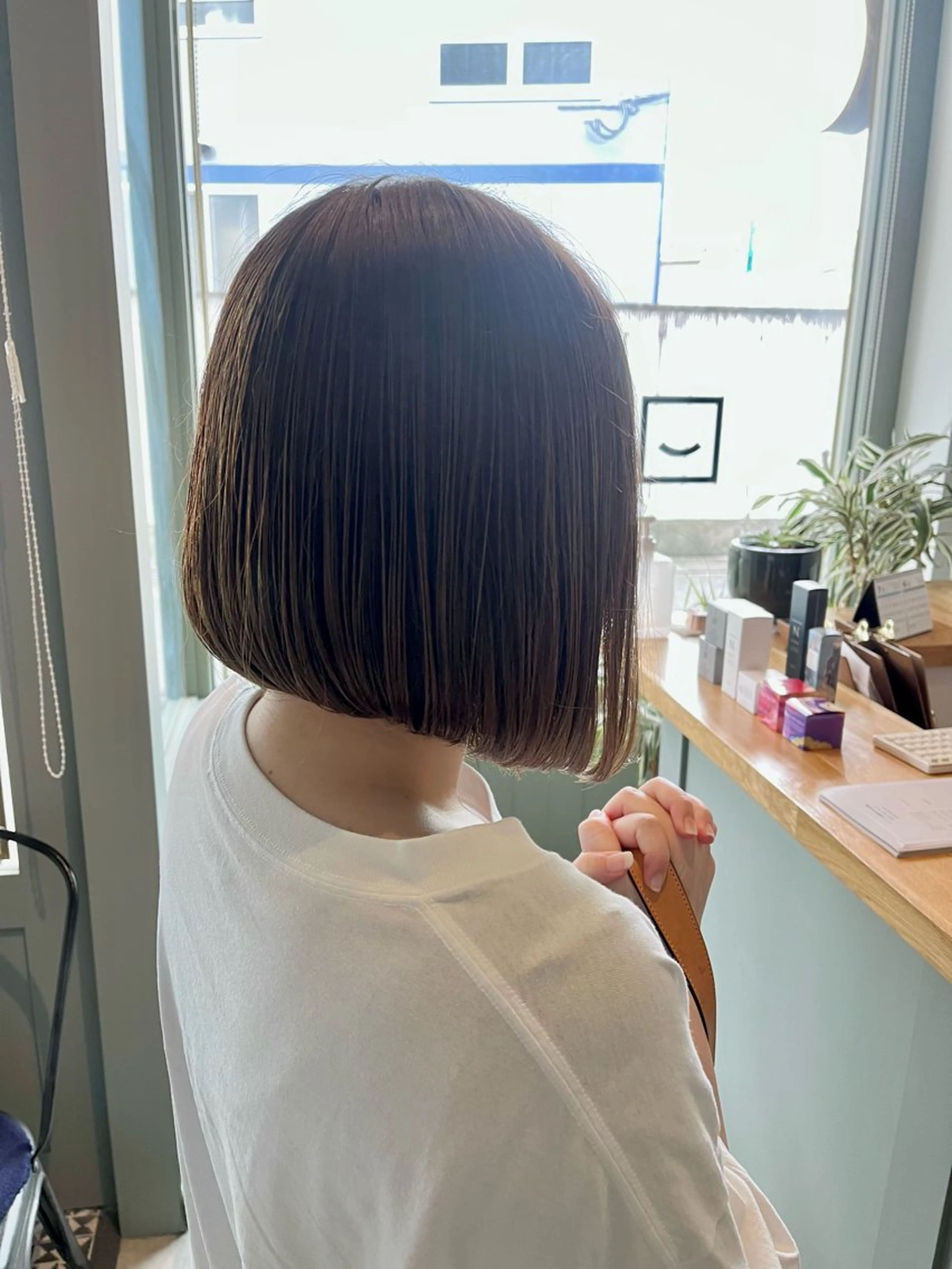 ショート カラー 前下がりボブ ブラウンカラー オリーブブラウン ボブ カット ヘアカラー ヨシダ モモコのヘアスタイル