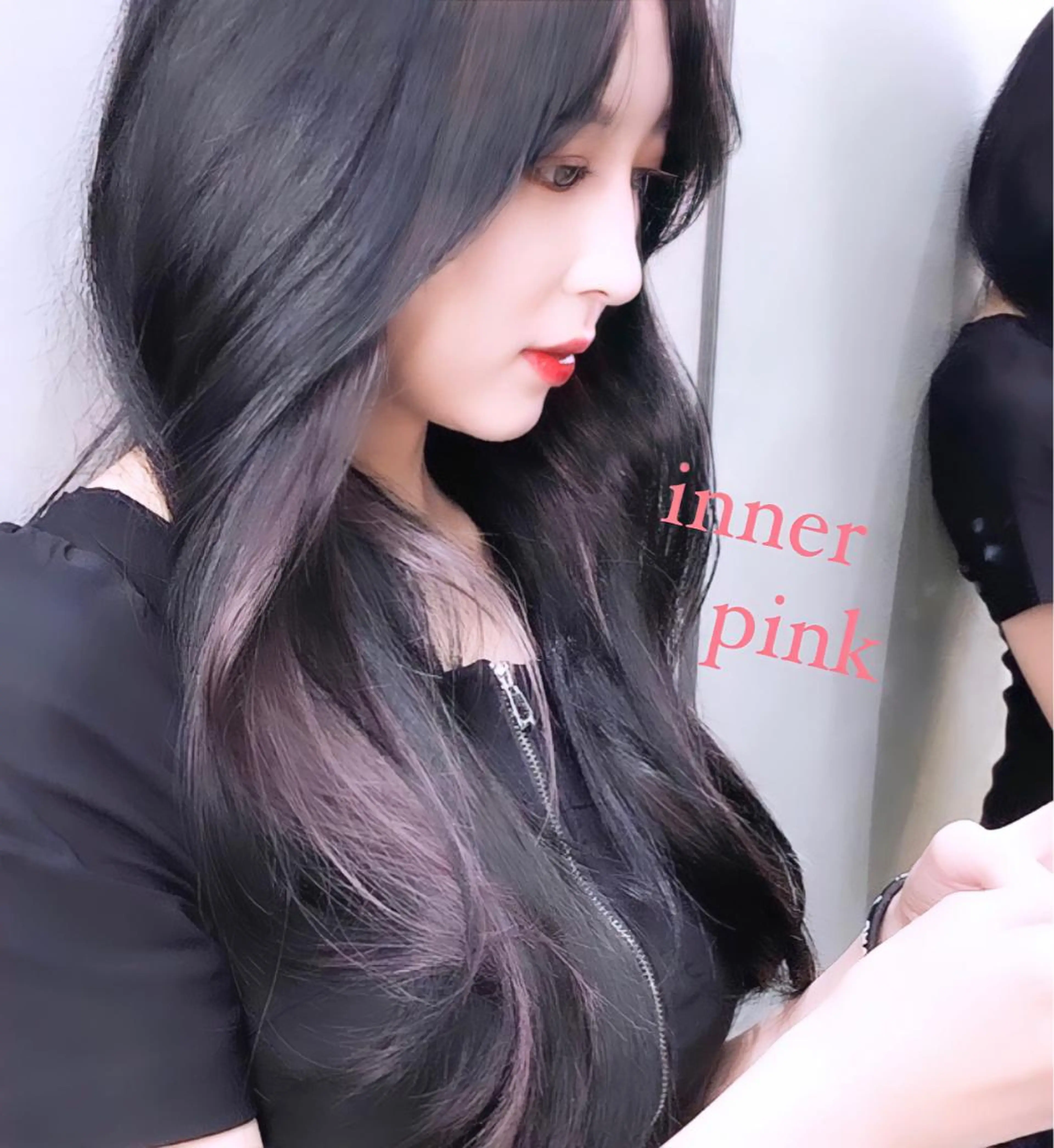 ロング カラー ヘアアレンジ ベージュカラー イヤリングカラー グレージュ インナーカラー ピンクカラー ブリーチなし透明感カ ラー×韓国ヘア♡ヒデのヘアスタイル