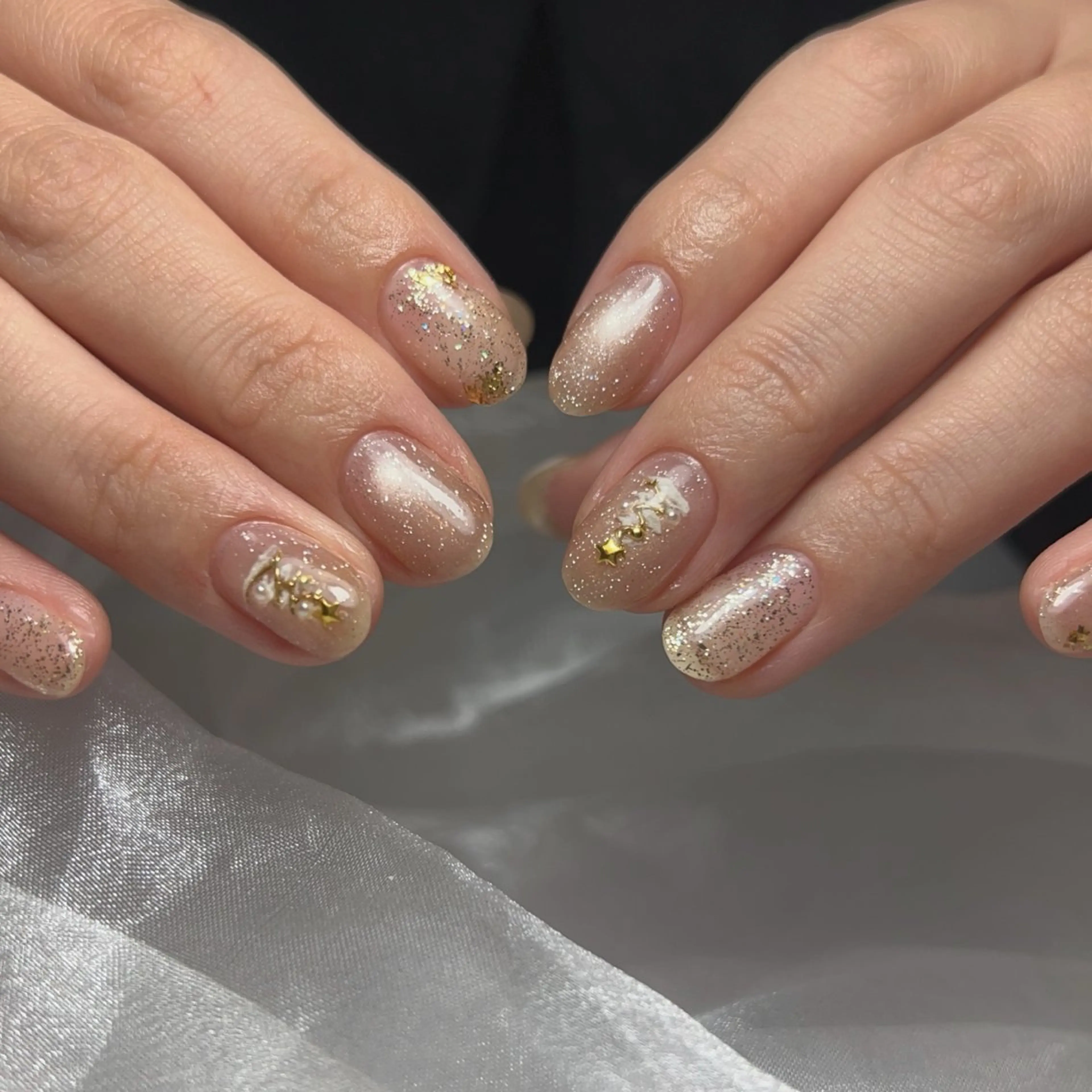 ネイル キラキラネイル 冬ネイル クリスマス ハンドネイル LooP - RECO-のネイルデザイン