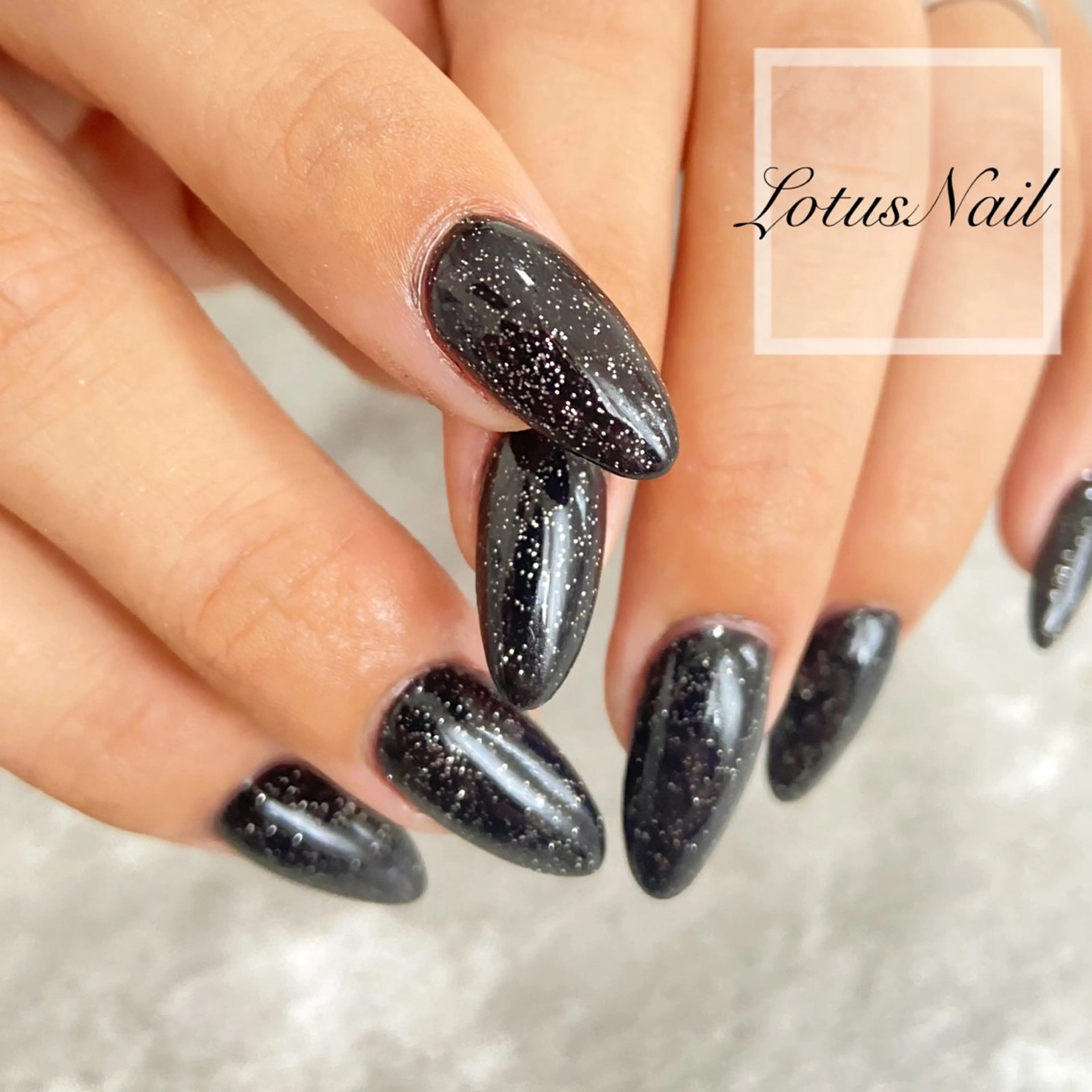 ネイル ラメ(グリッター) スカルプネイル シルバー ハンドネイル Lotus Nailのネイルデザイン