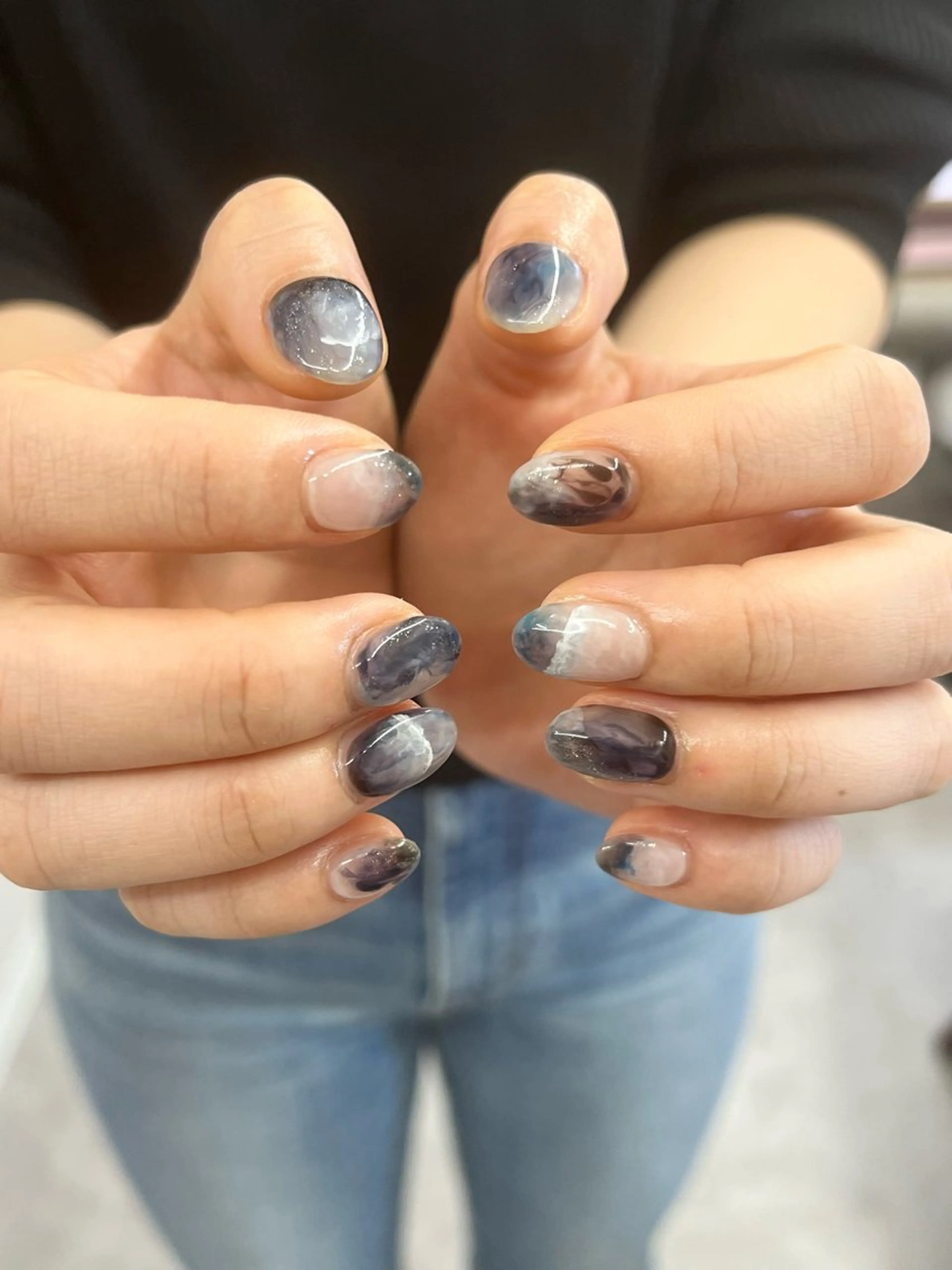 ネイル ジェルネイル マグネットネイル 大理石ネイル(マーブル) ネイビー ニュアンスネイル ハンドネイル ハンドケア Bana_ Nailのネイルデザイン