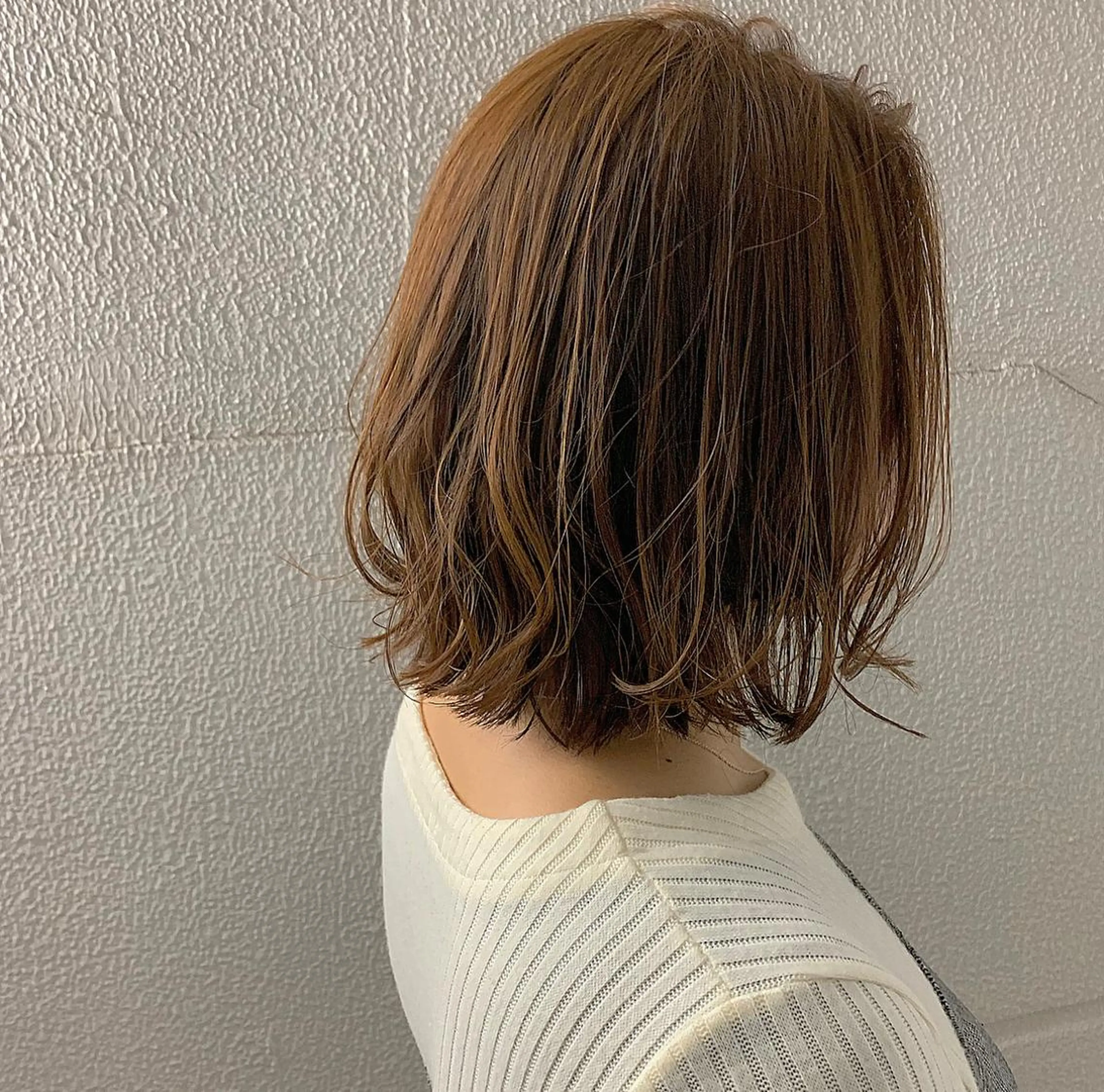 ミディアム 小泉 葵のヘアスタイル