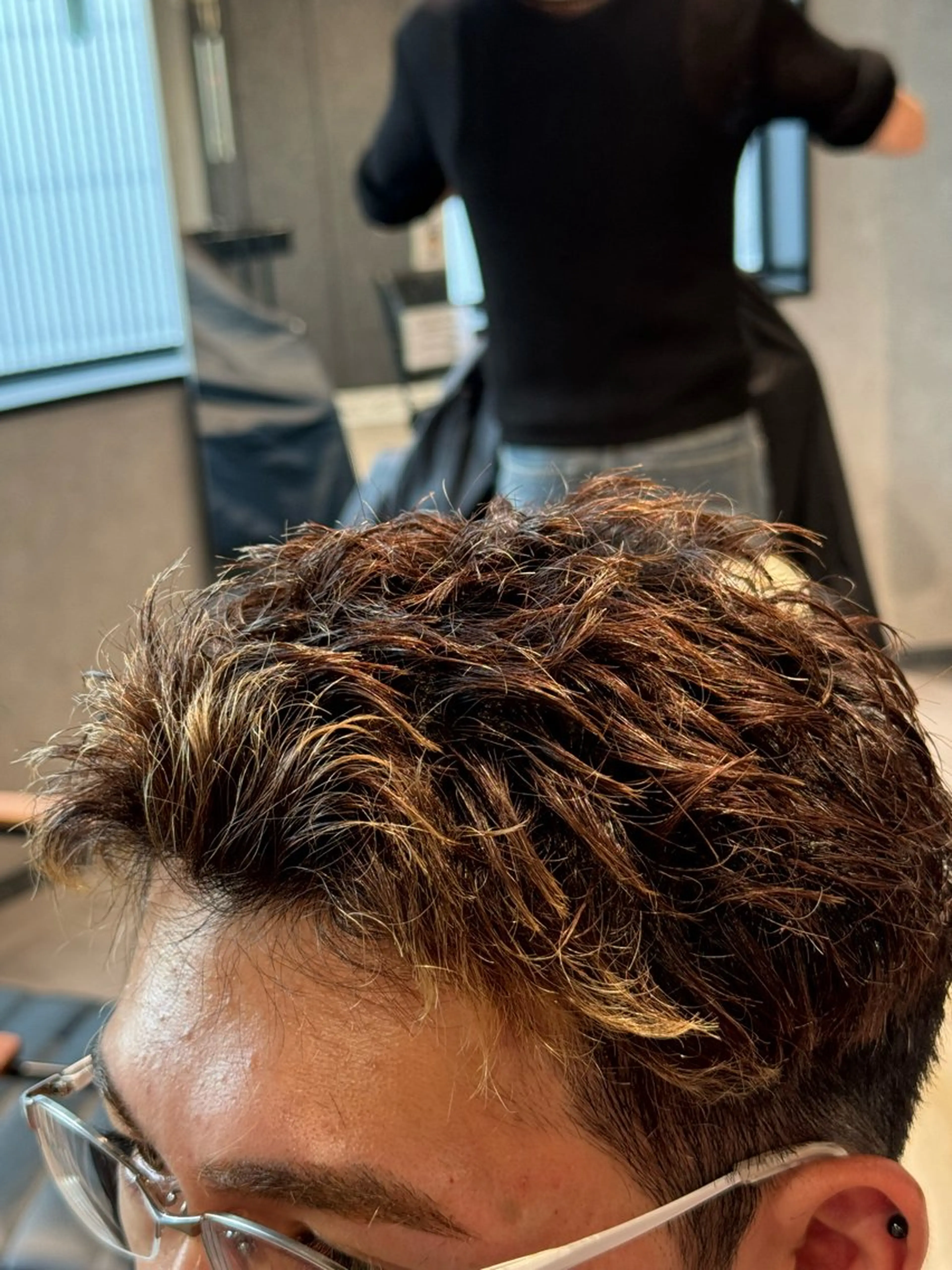 メンズ カット パーマ トリートメント ヘアセット 韓国特化🇰🇷愁斗 センターパートパーマのヘアスタイル
