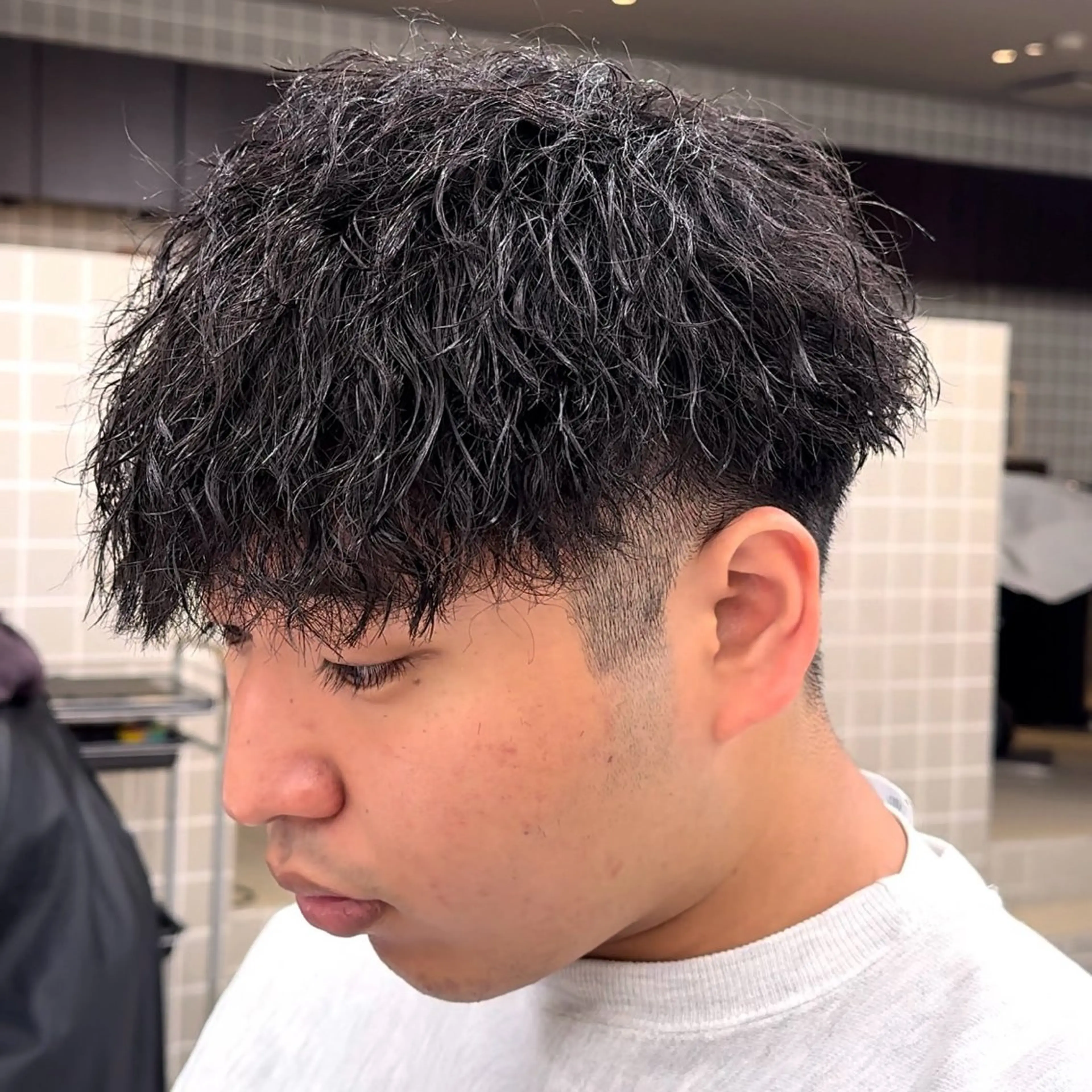 ショート パーマ ヘアアレンジ メンズ メンズパーマ 顔まわりカット の達人のヘアスタイル