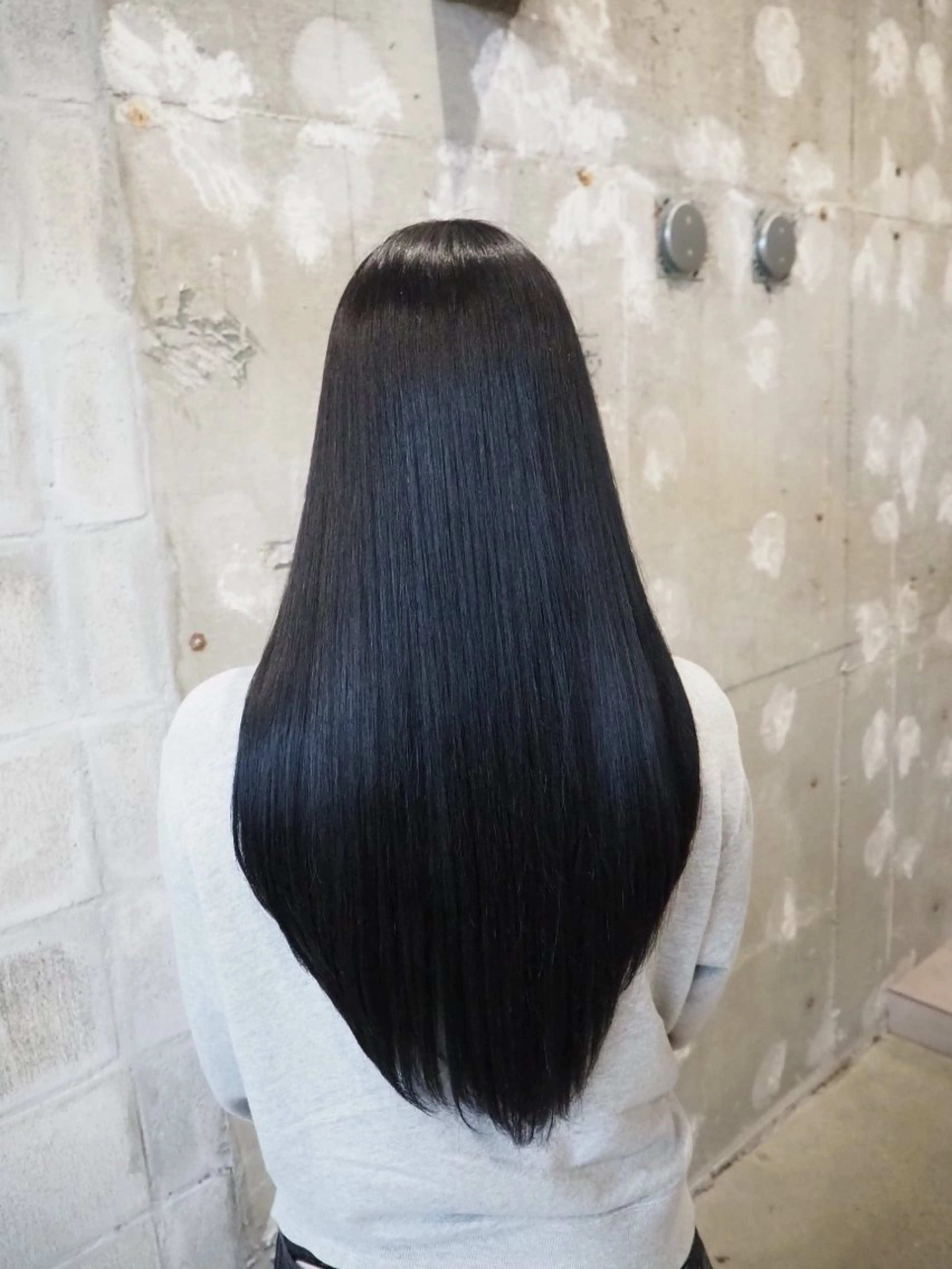 ロング カラー 黒髪 ネイビーカラー ヘアカラー トリートメント マユ/ SYS by fitのヘアスタイル