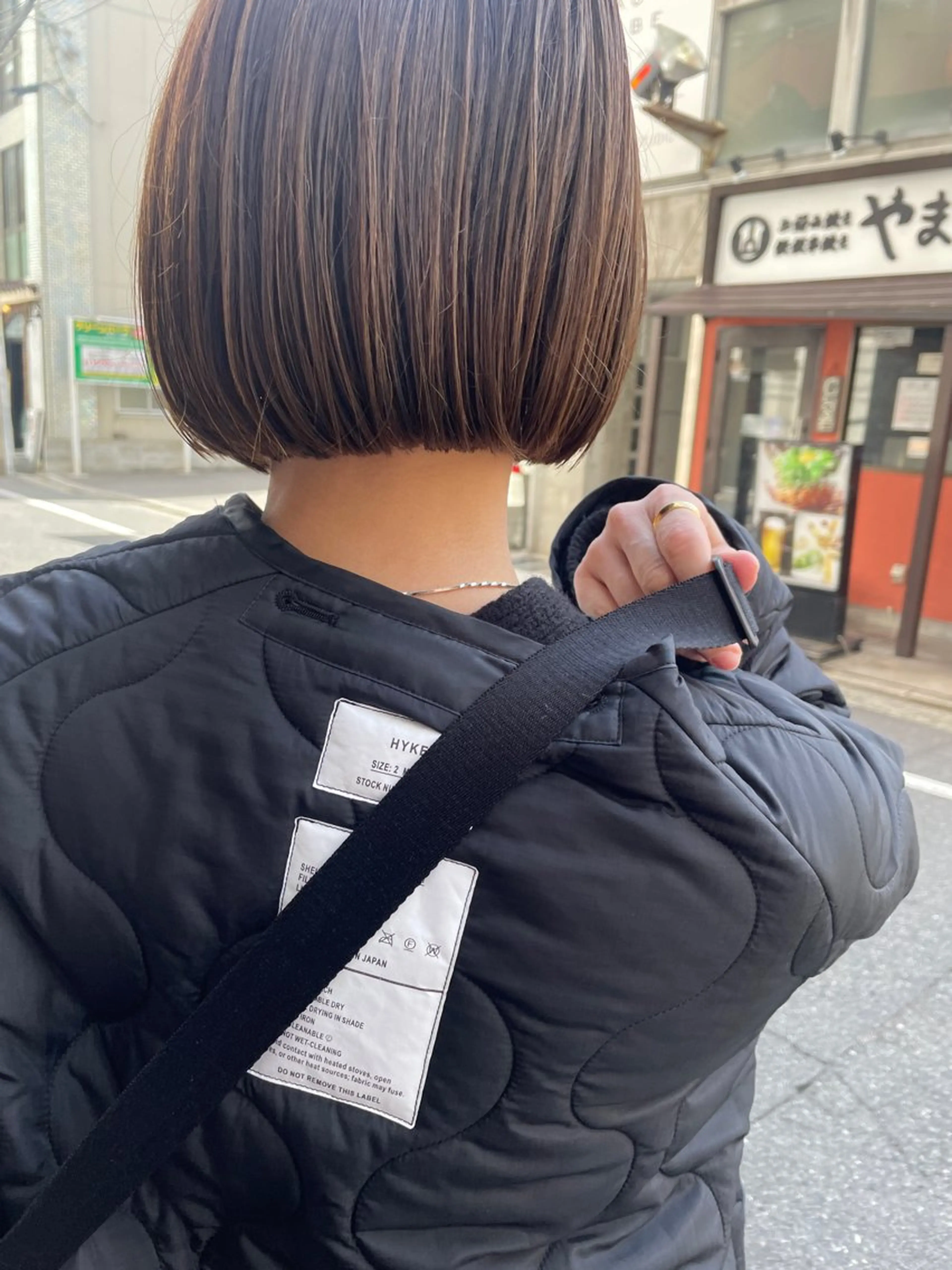 ショート カラー ブリーチ ハイライトカラー ボブ ハイライト カット ヘアカラー トリートメント さの あやねのヘアスタイル