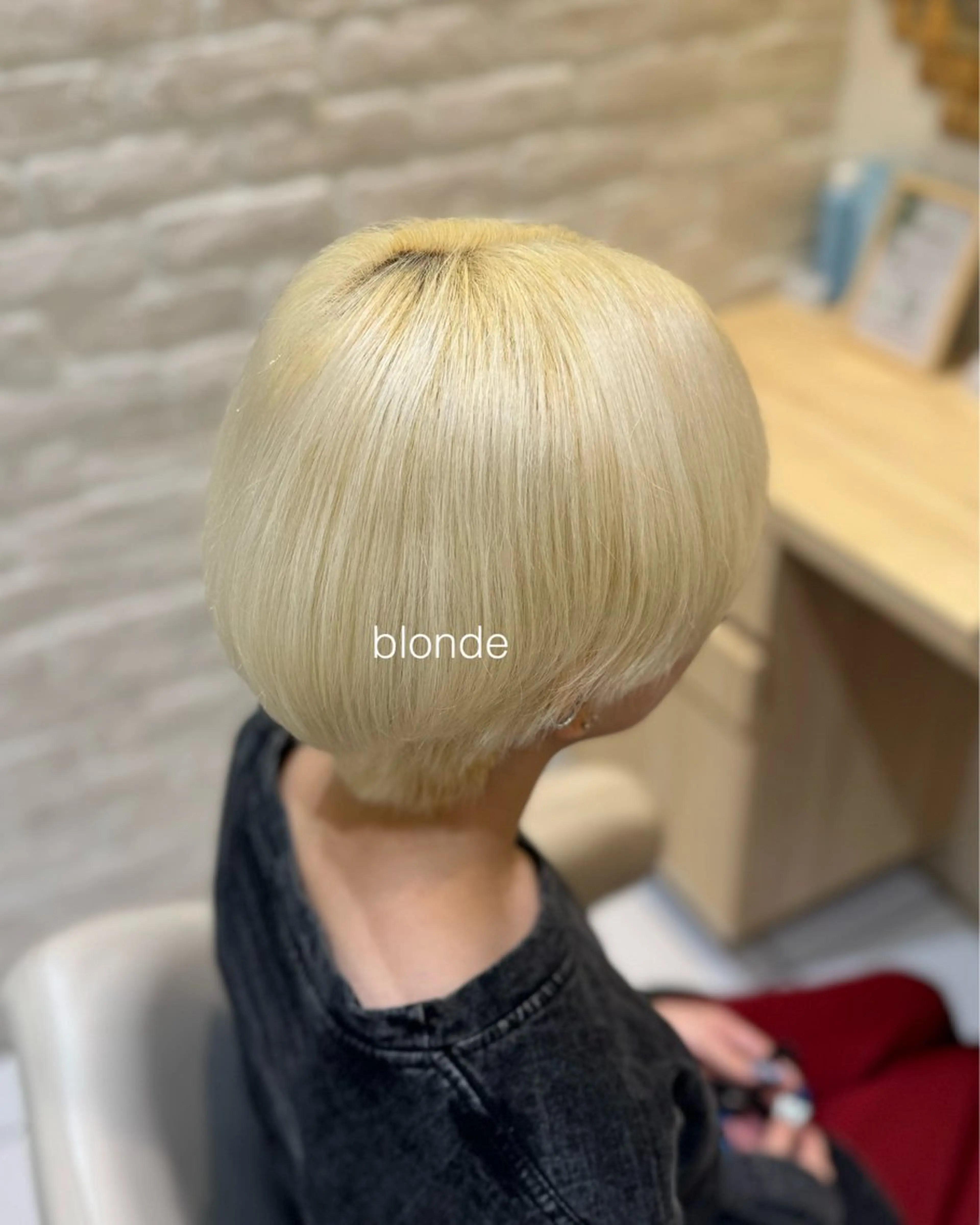 ショート ハイトーンカラー 髪質改善カラーノトのヘアスタイル