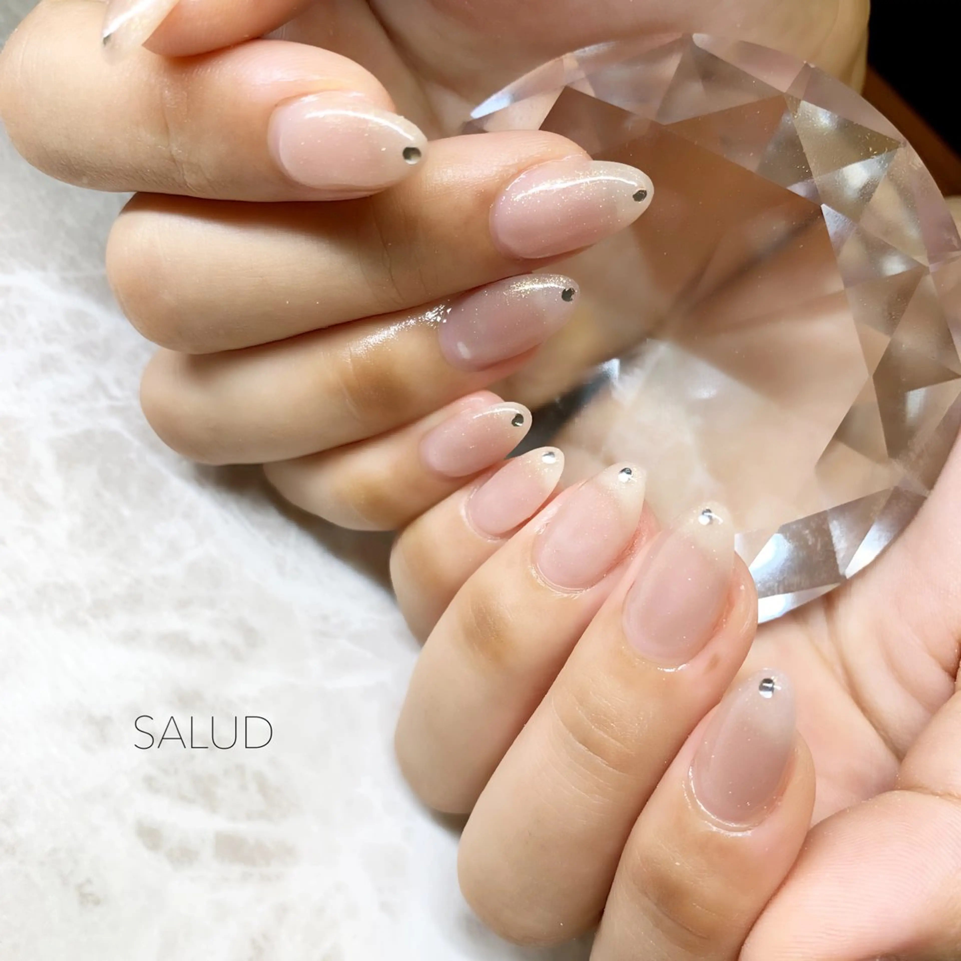 ネイル ストーンネイル ハンドネイル Nail Salon SALUDのネイルデザイン