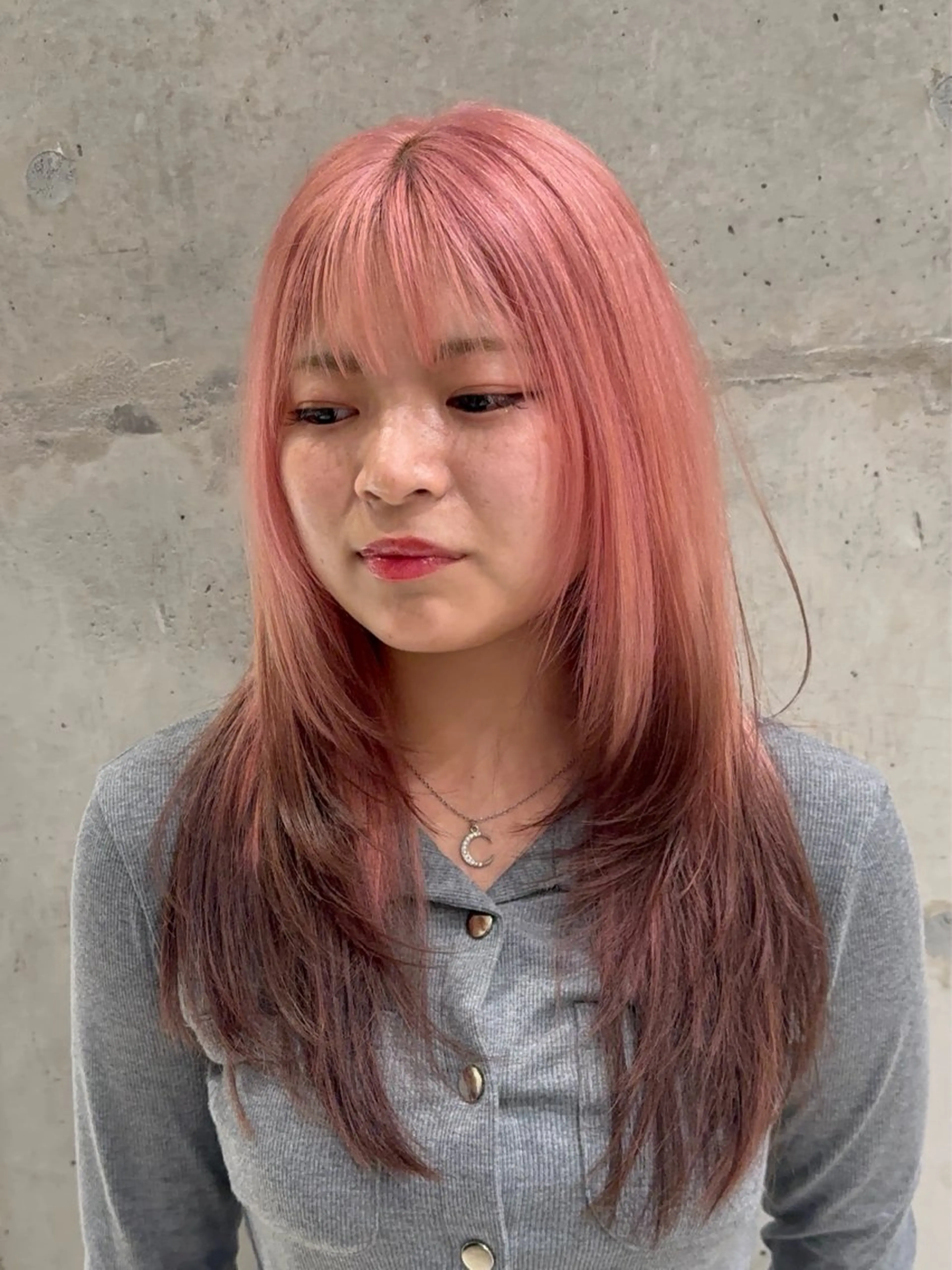 セミロング レイヤーカット TAKUMI ハイトーン/ウルフのヘアスタイル