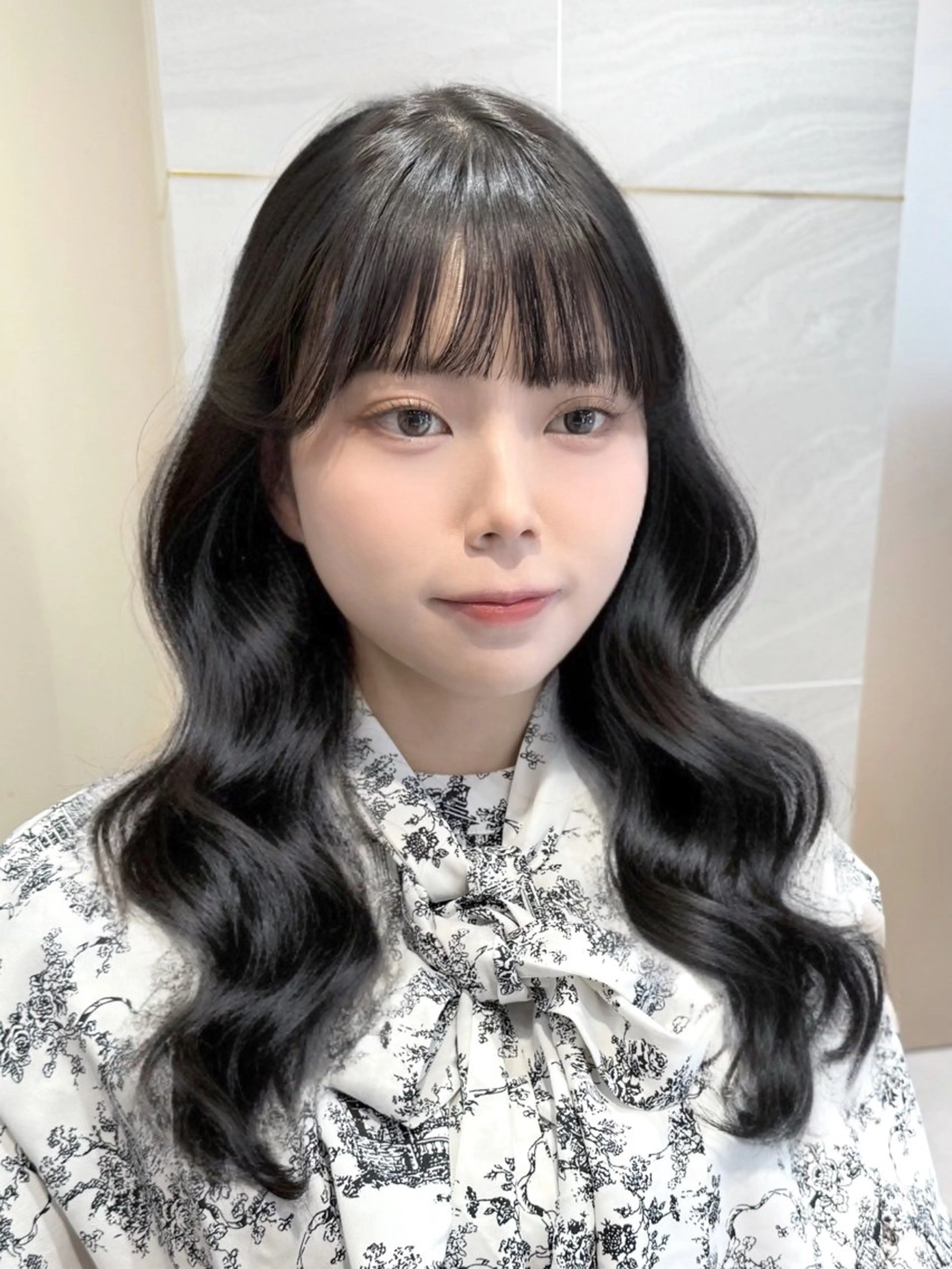ロング カラー 黒髪 ブルーカラー ブルーブラック 韓国風ヘア カット ヘアカラー トリートメント 透明感カラー🌿 グレージュ🐺陽介のヘアスタイル