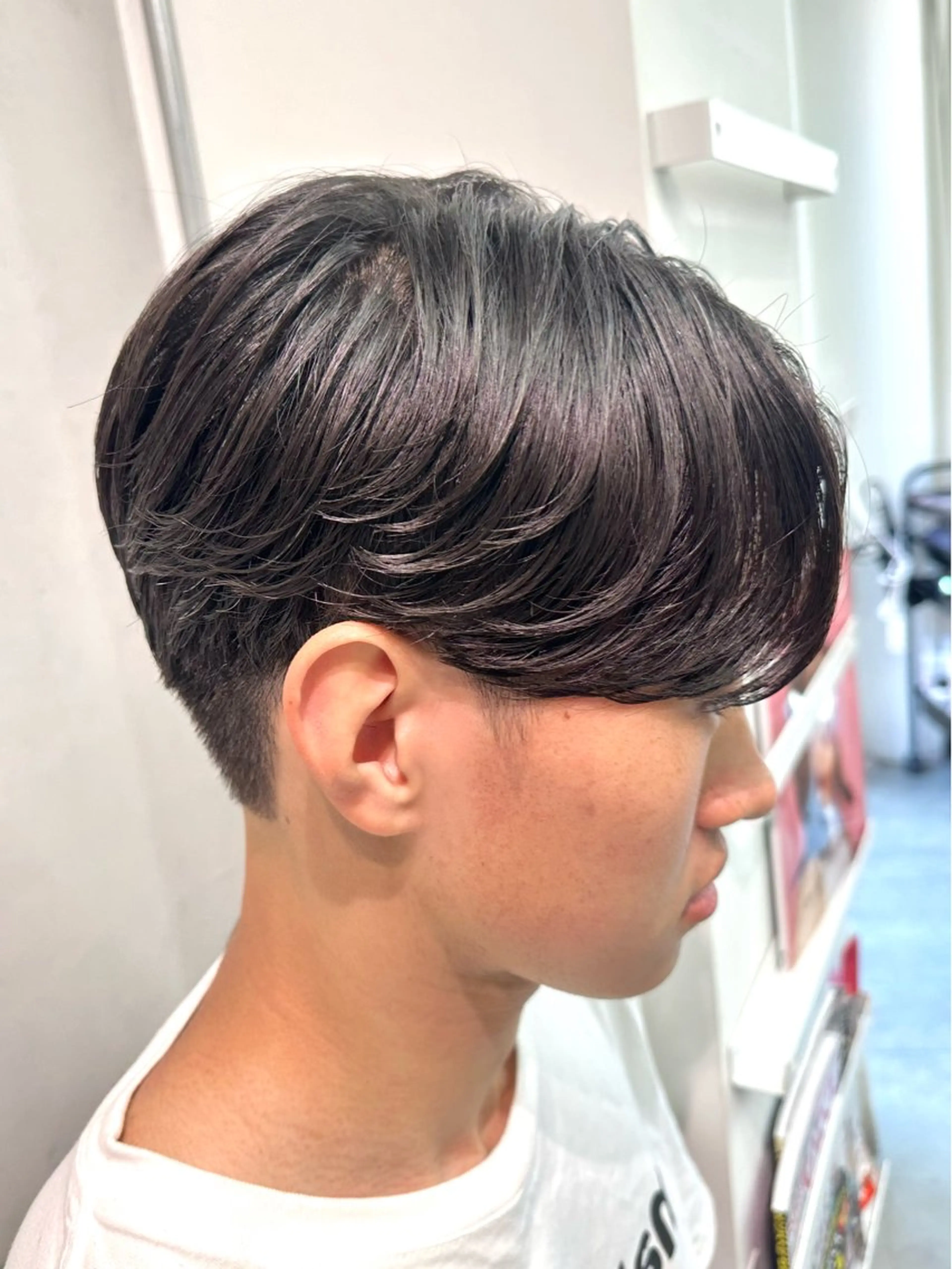 メンズ メンズブリーチ センターパート メンズパーマ 岐津公太 メンズ縮毛矯正のプロのヘアスタイル