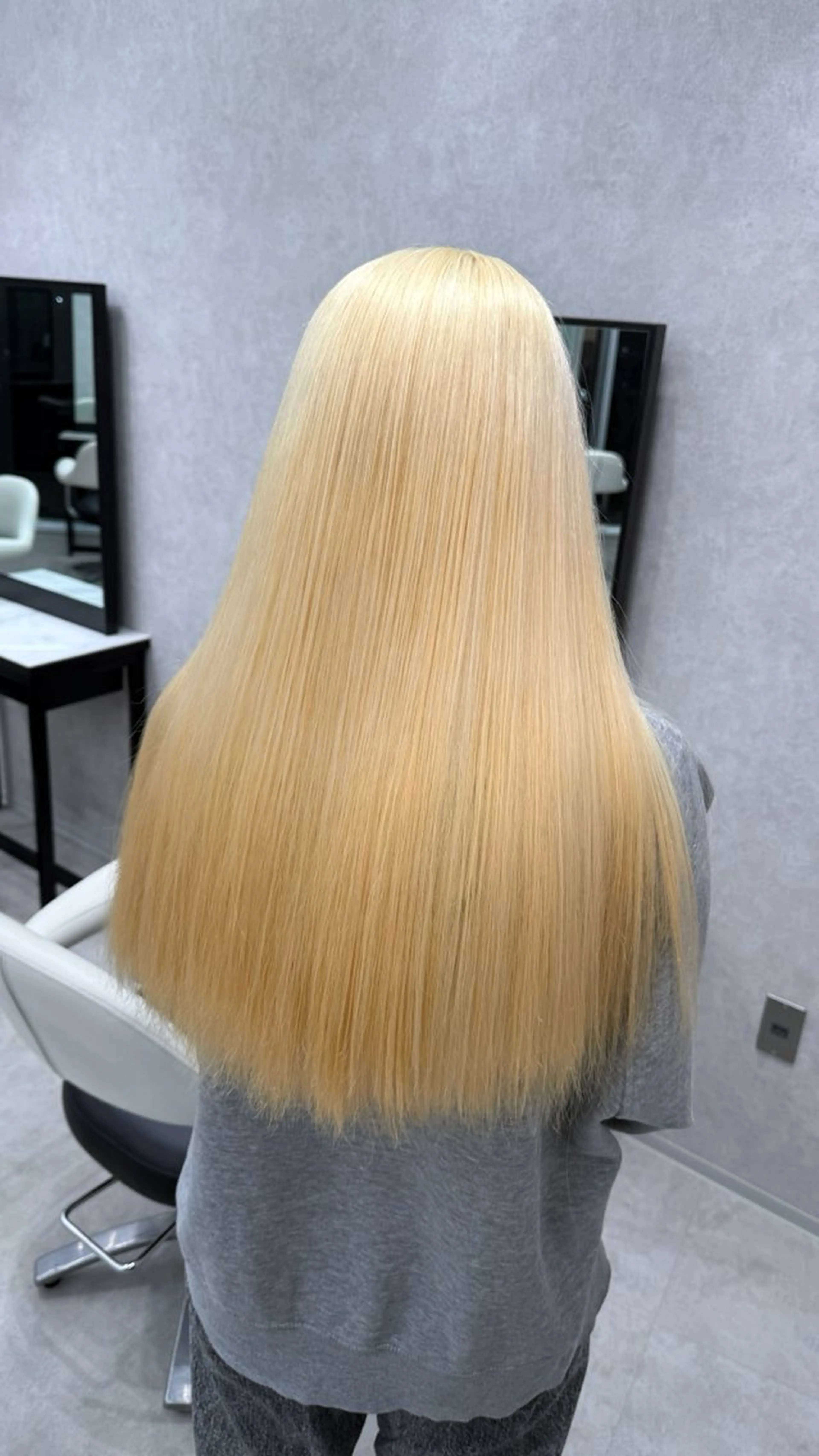 カラー 黒髪 ブリーチ 抜きっぱなしブロンド 🩷hair salon dot. tokyo color 🩷所属・ハイトーンカラー ⌇Hao 🎀✮のヘアスタイル