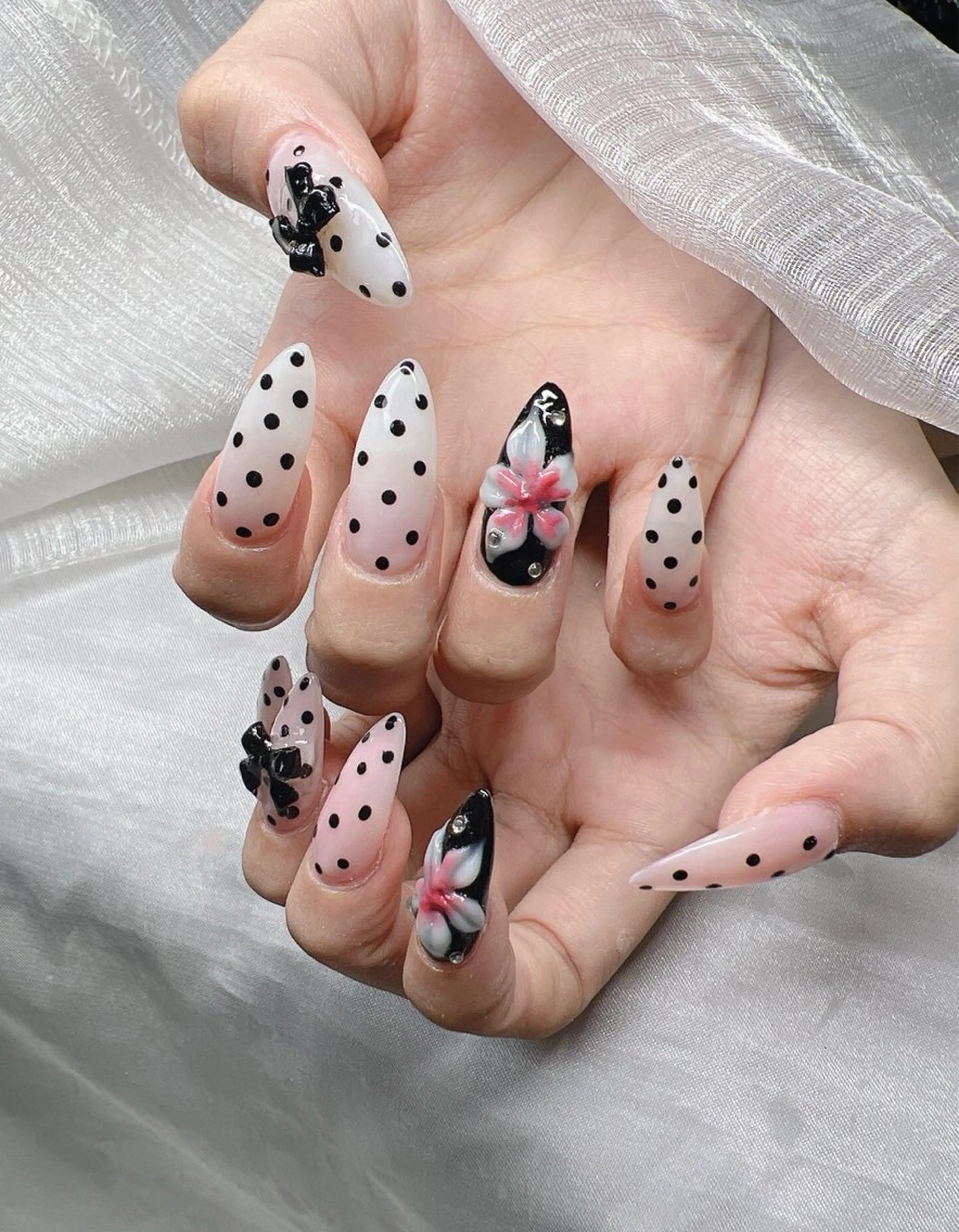 ネイル 長さ出し グラデーション 卒業式 キラキラネイル マグネットネイル ハンドネイル Lee Nailsのネイルデザイン