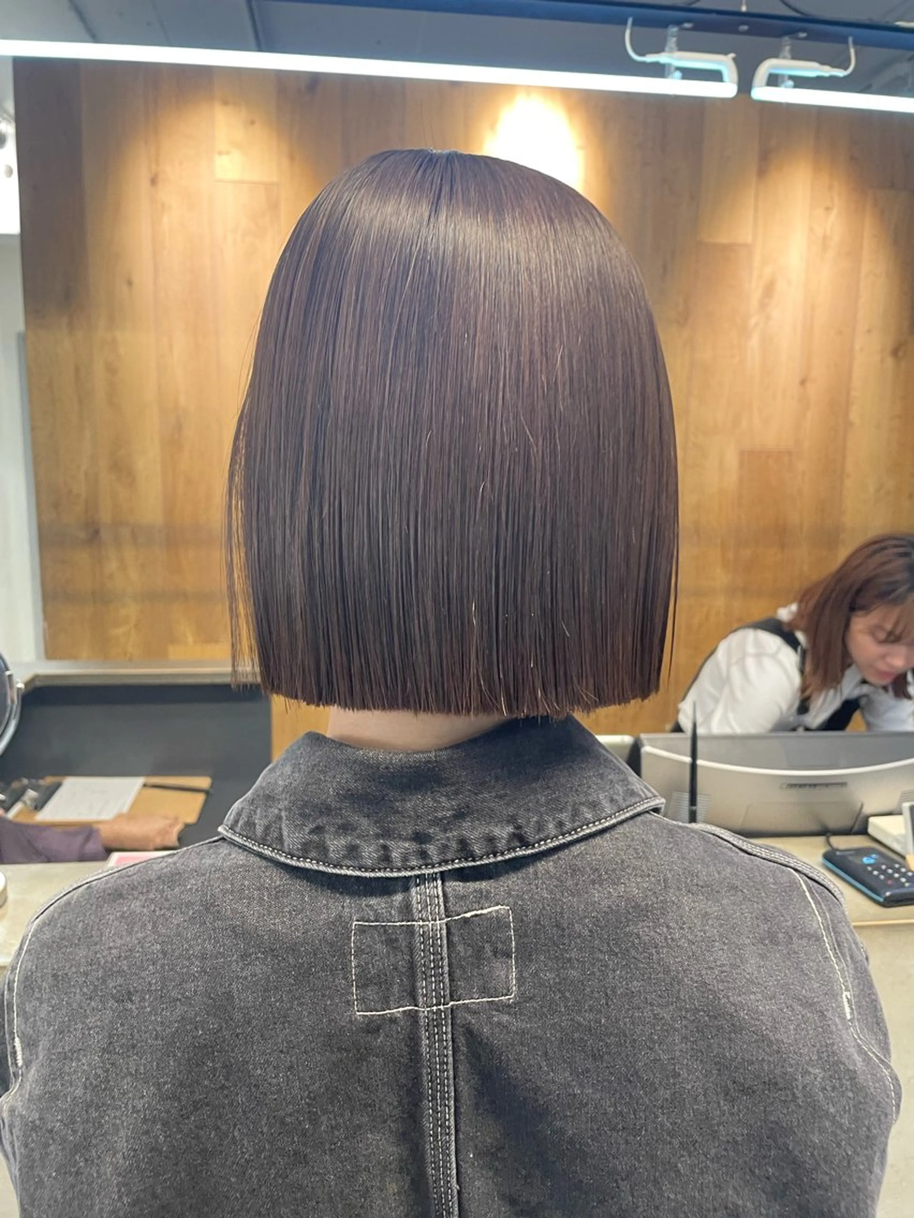 ショート カット 縮毛矯正 トリートメント ミルクティー× グレージュMOMOのヘアスタイル