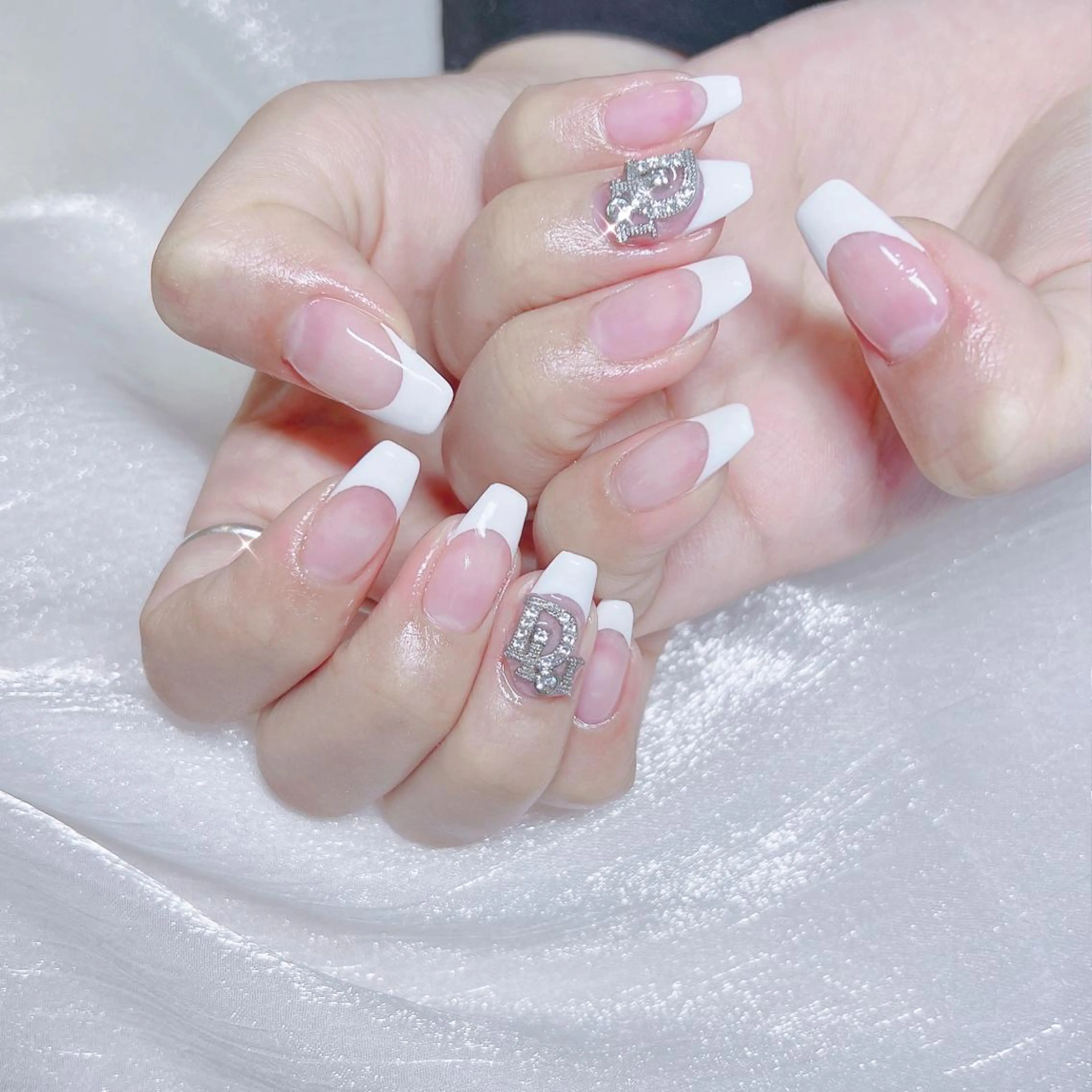 ネイル オーロラネイル フットネイル フレンチネイル ジェルネイル 韓国ネイル 【ENサロン】 Rei🎀Nailのネイルデザイン