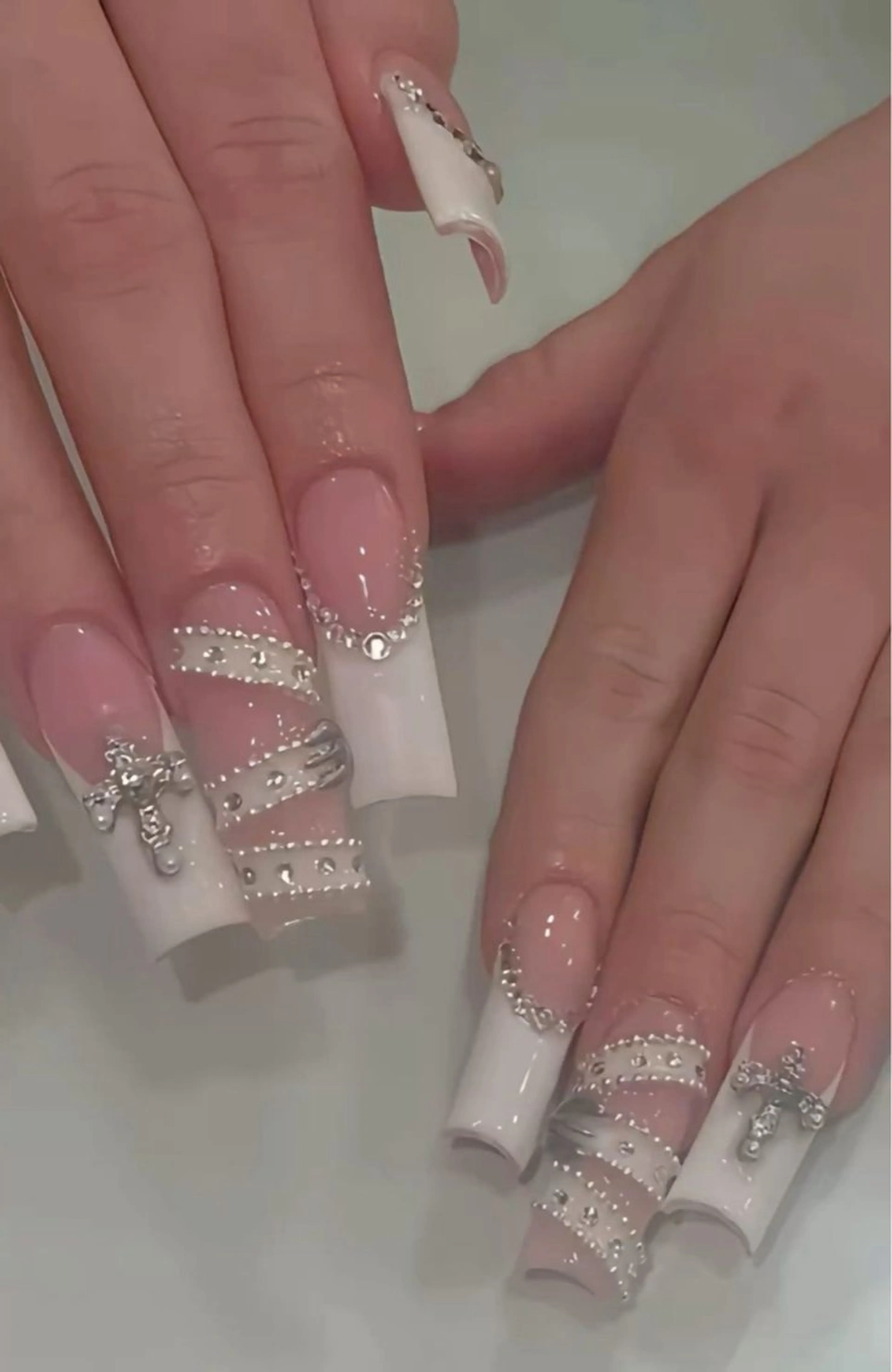 ネイル アートネイル 長さ出し ジェルネイル マグネットネイル ニュアンスネイル ハンドネイル Kanao_ CloudyChanのネイルデザイン