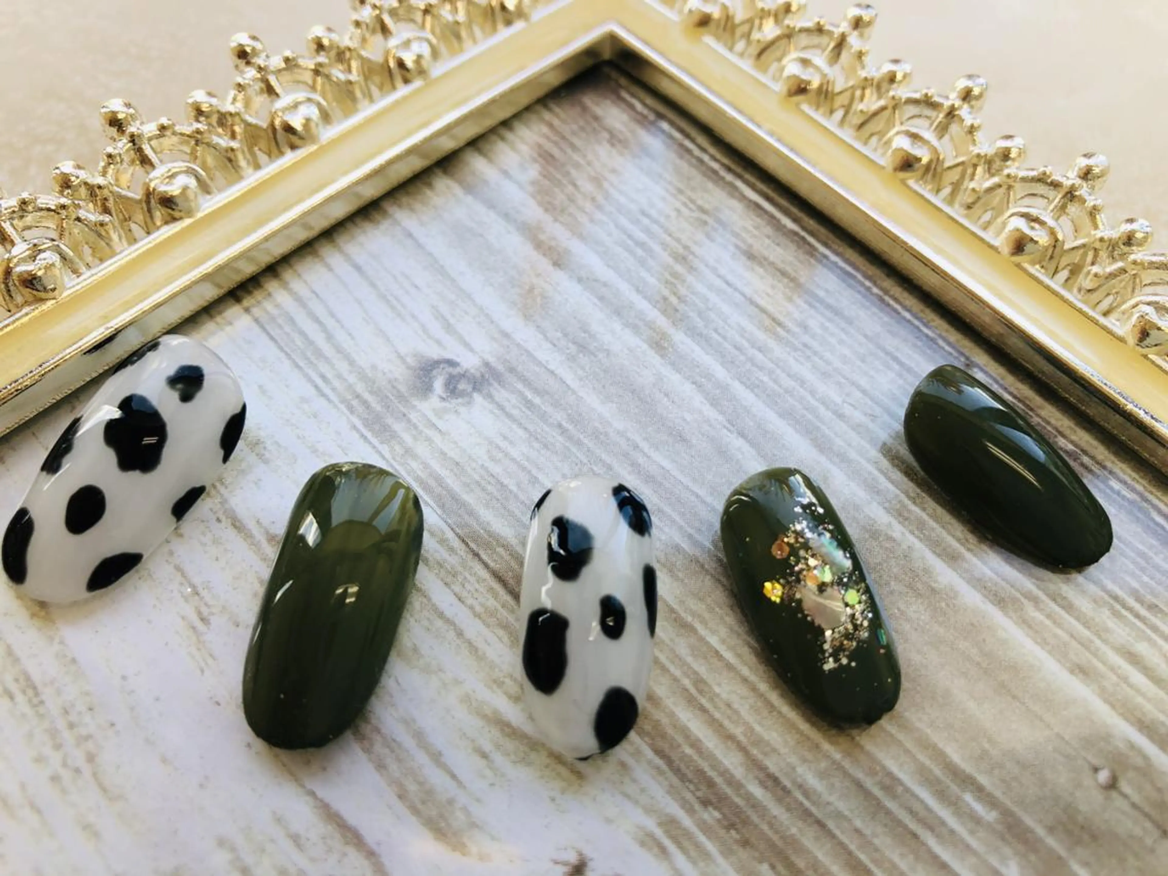 ネイル 【尾下】 ロイヤル•セラピストのネイルデザイン