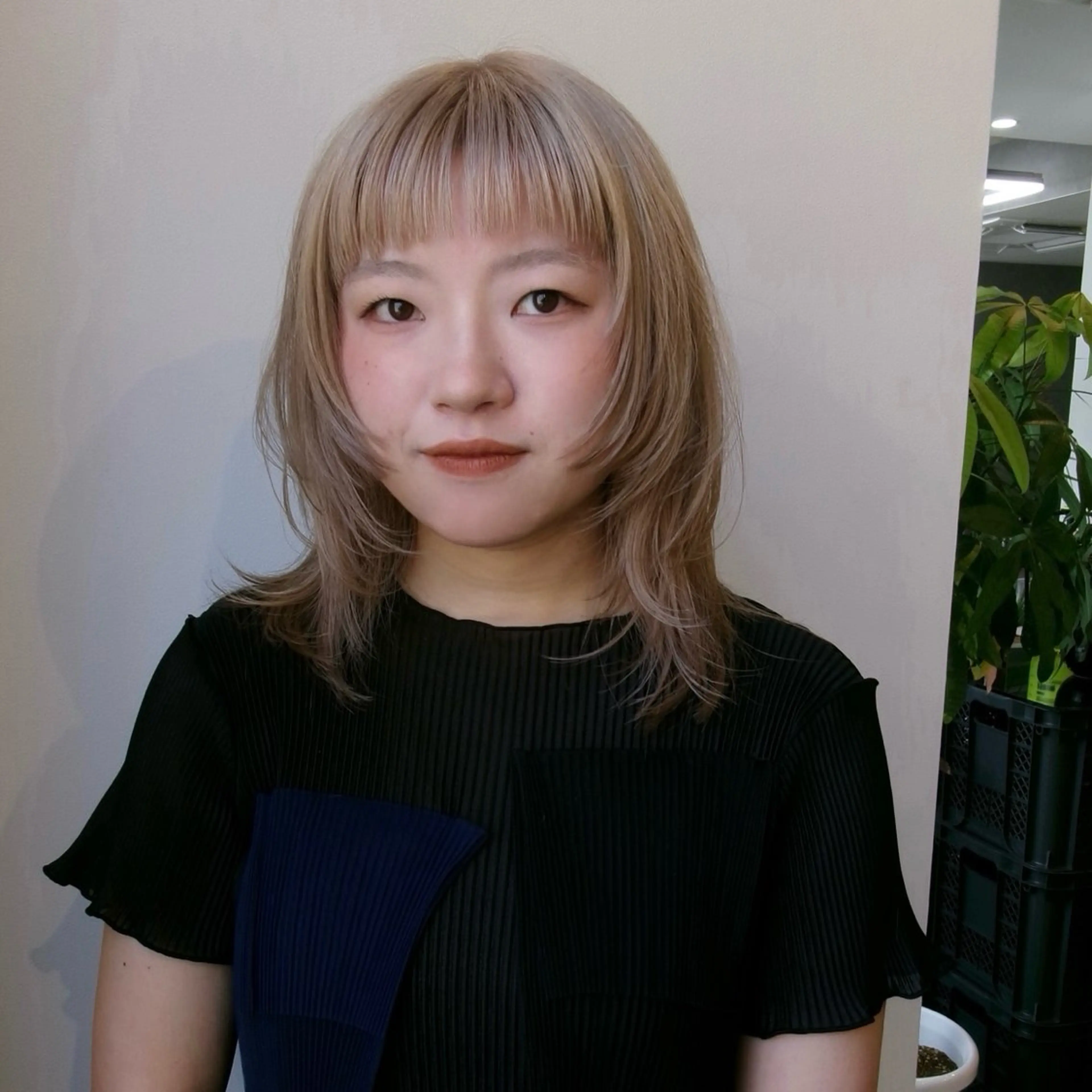 ロング カラー ベージュカラー ハイトーンカラー ハイトーンベージュ レイヤーカット オン眉 カット ヘアカラー arisa/暖色 /伏見のヘアスタイル