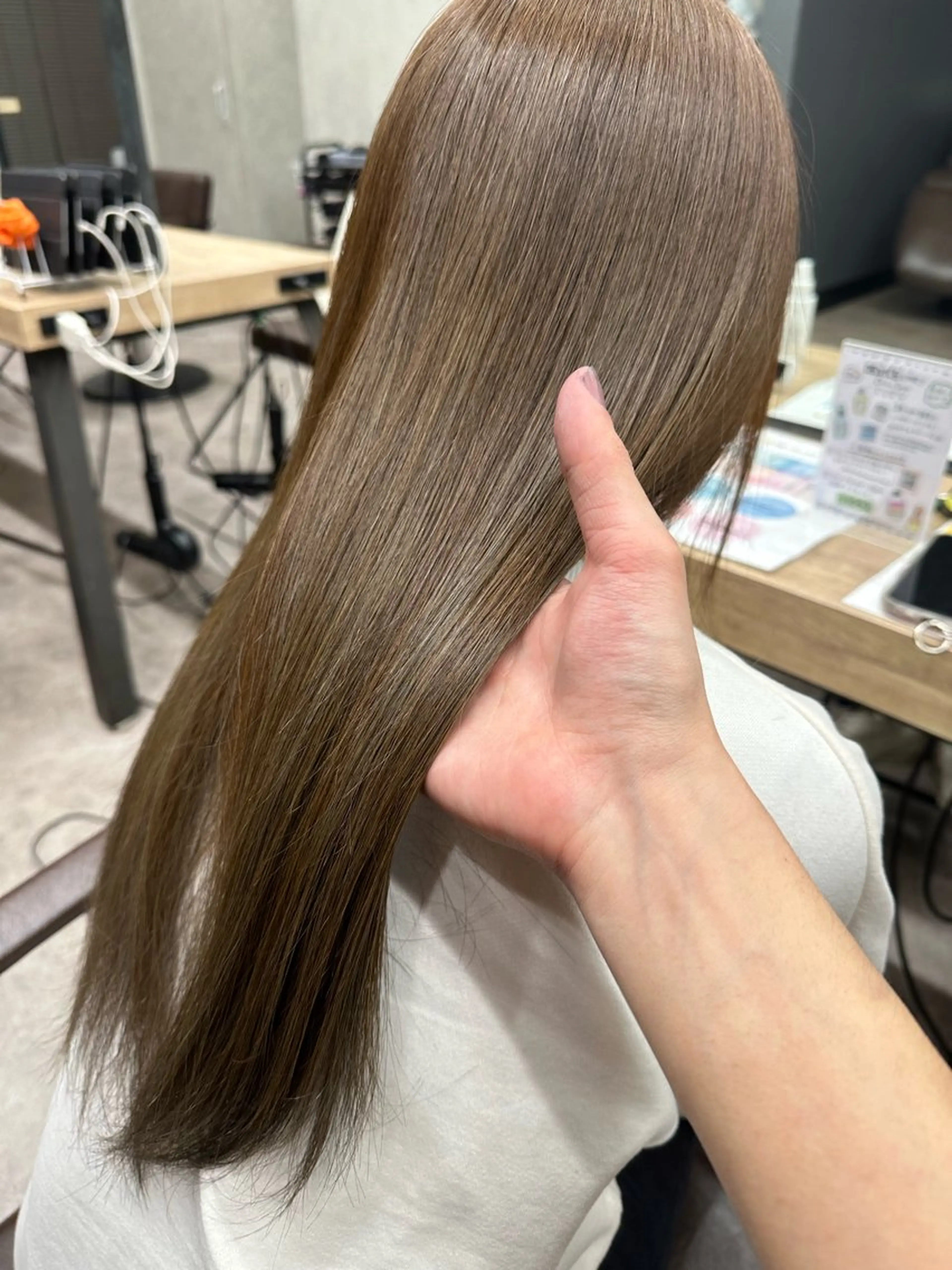 セミロング カラー グレージュ ハイライトカラー オリーブグレージュ オリーブグレー ハイライト yu-ki レイヤー/ブリーチのヘアスタイル