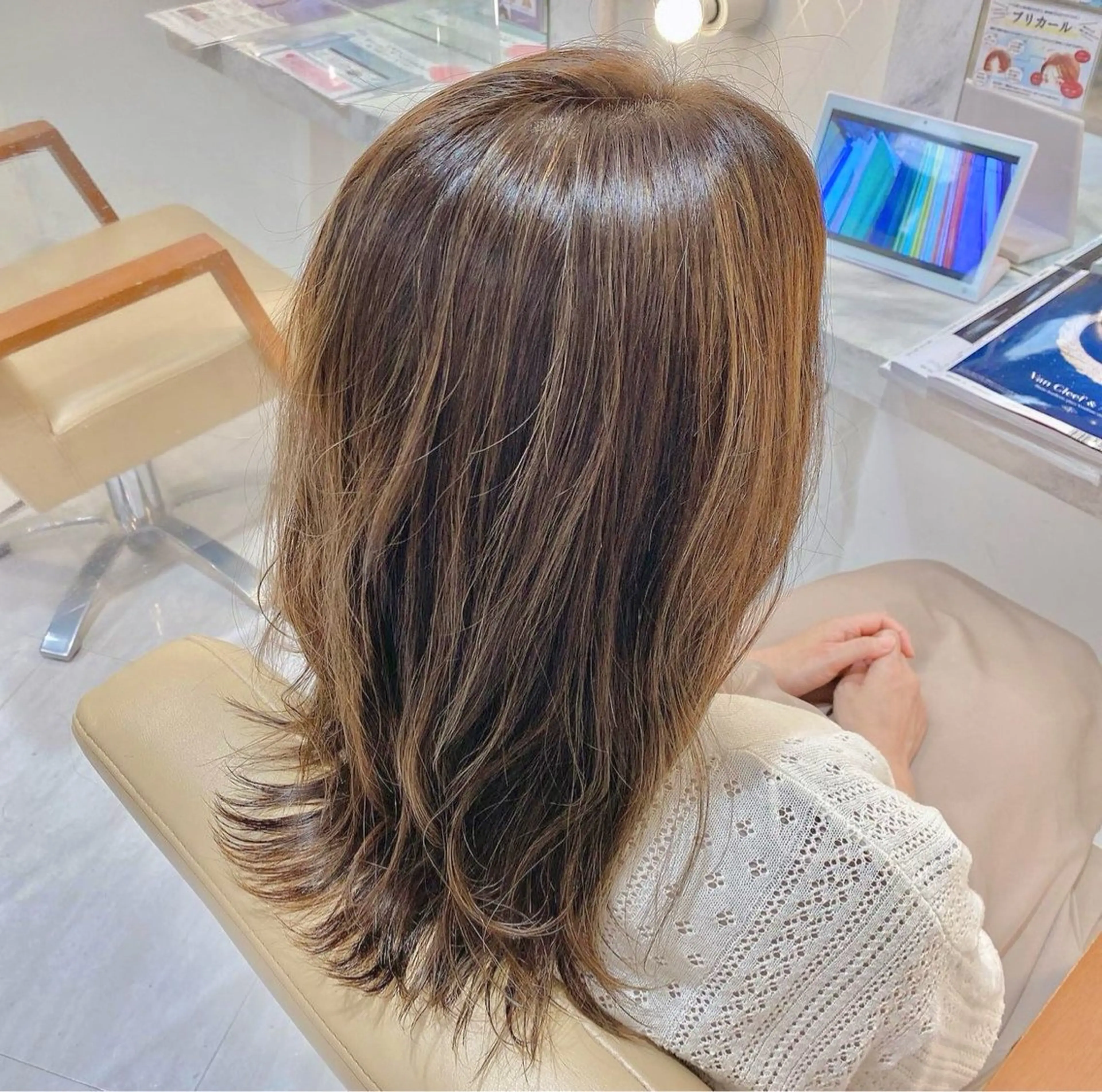 ミディアム カラー ハイライトカラー ハイライト ヘアカラー 畑中 夢のヘアスタイル