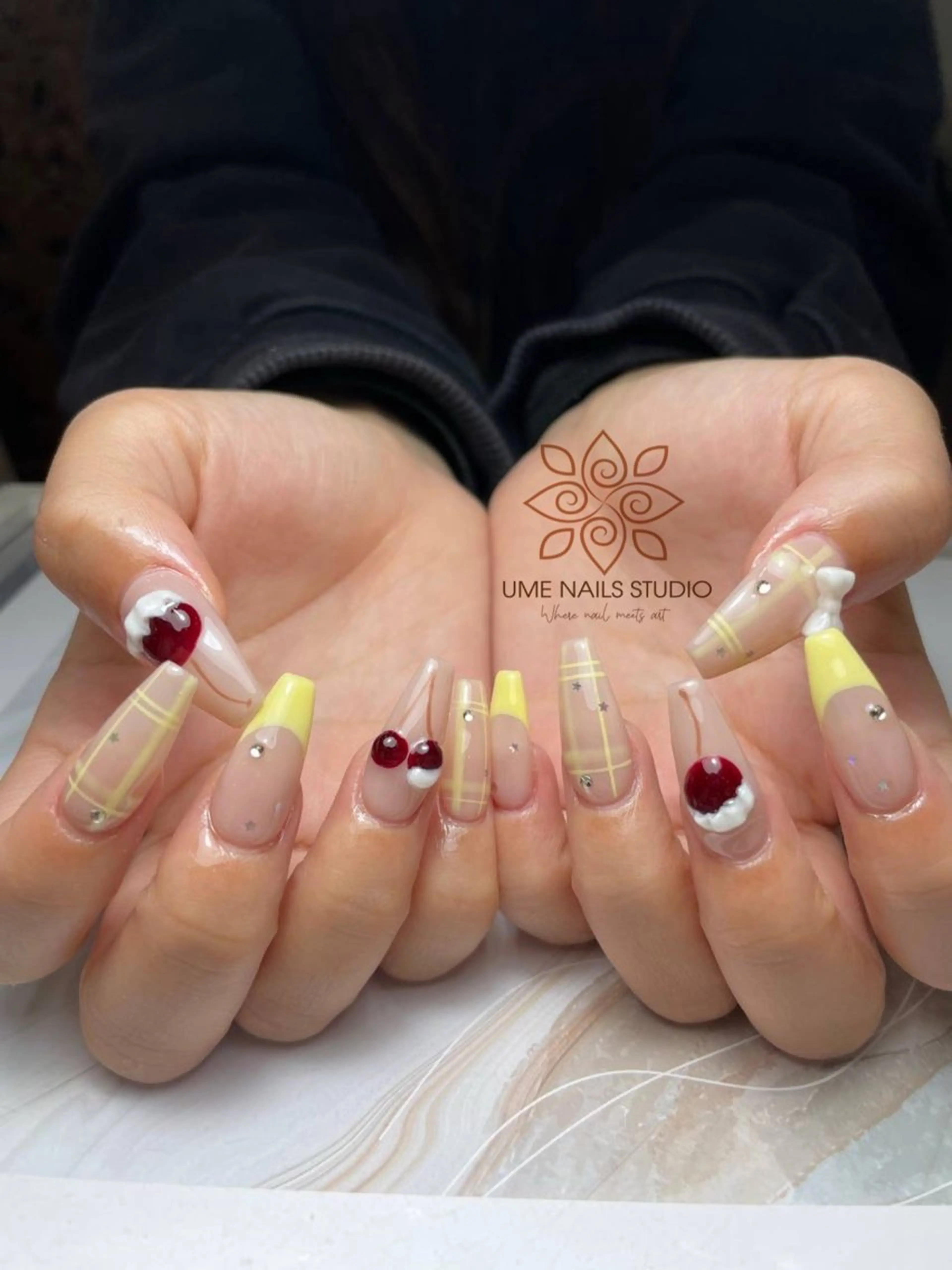 ネイル チークネイル クリアネイル ガーリー キラキラネイル 韓国ネイル ハンドネイル Ume Nail Studioのネイルデザイン