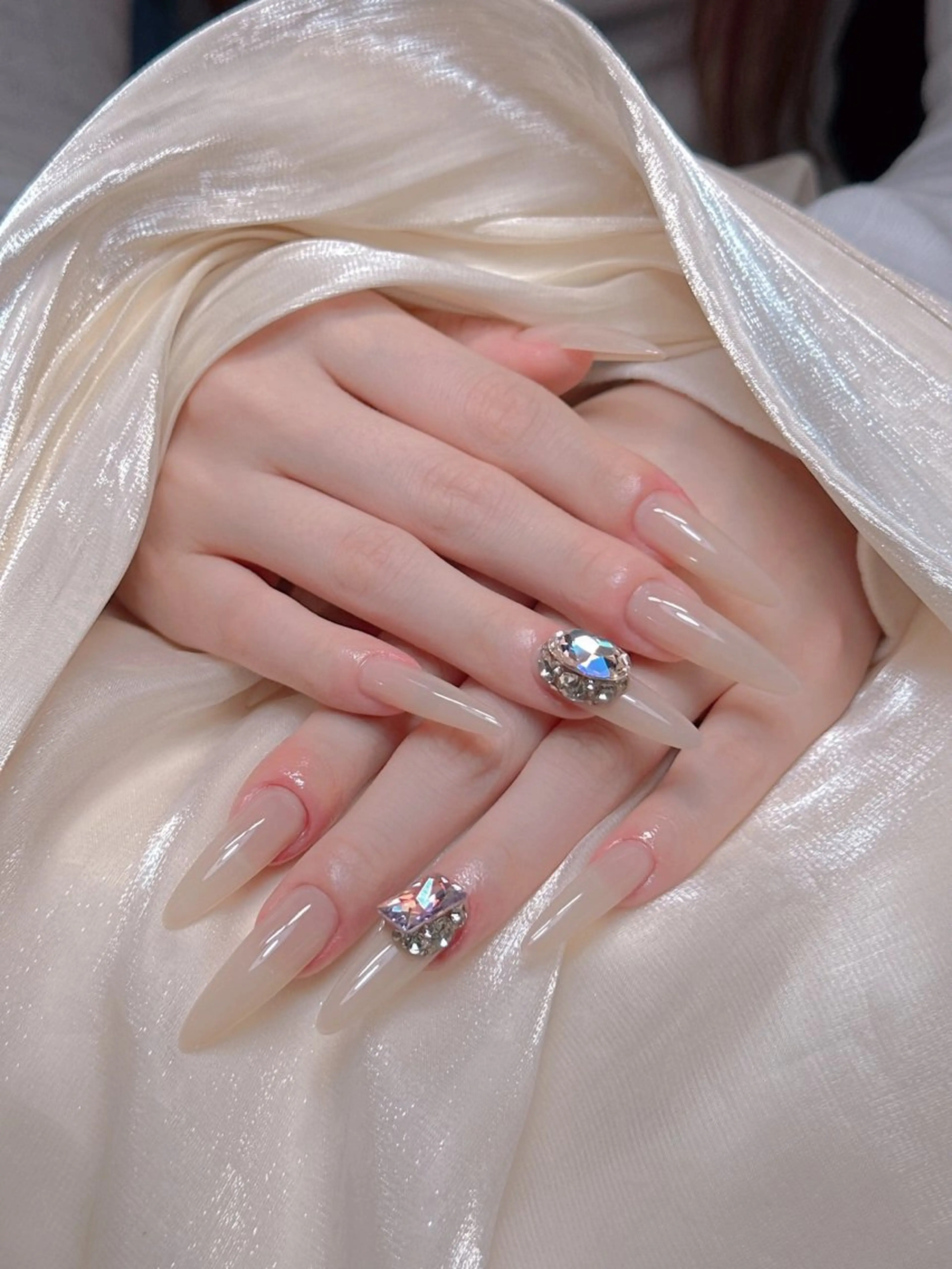 【ジェルオフ無料】長さだし10本💅+ワンカラー/ラメ+パーツ2個付きの写真