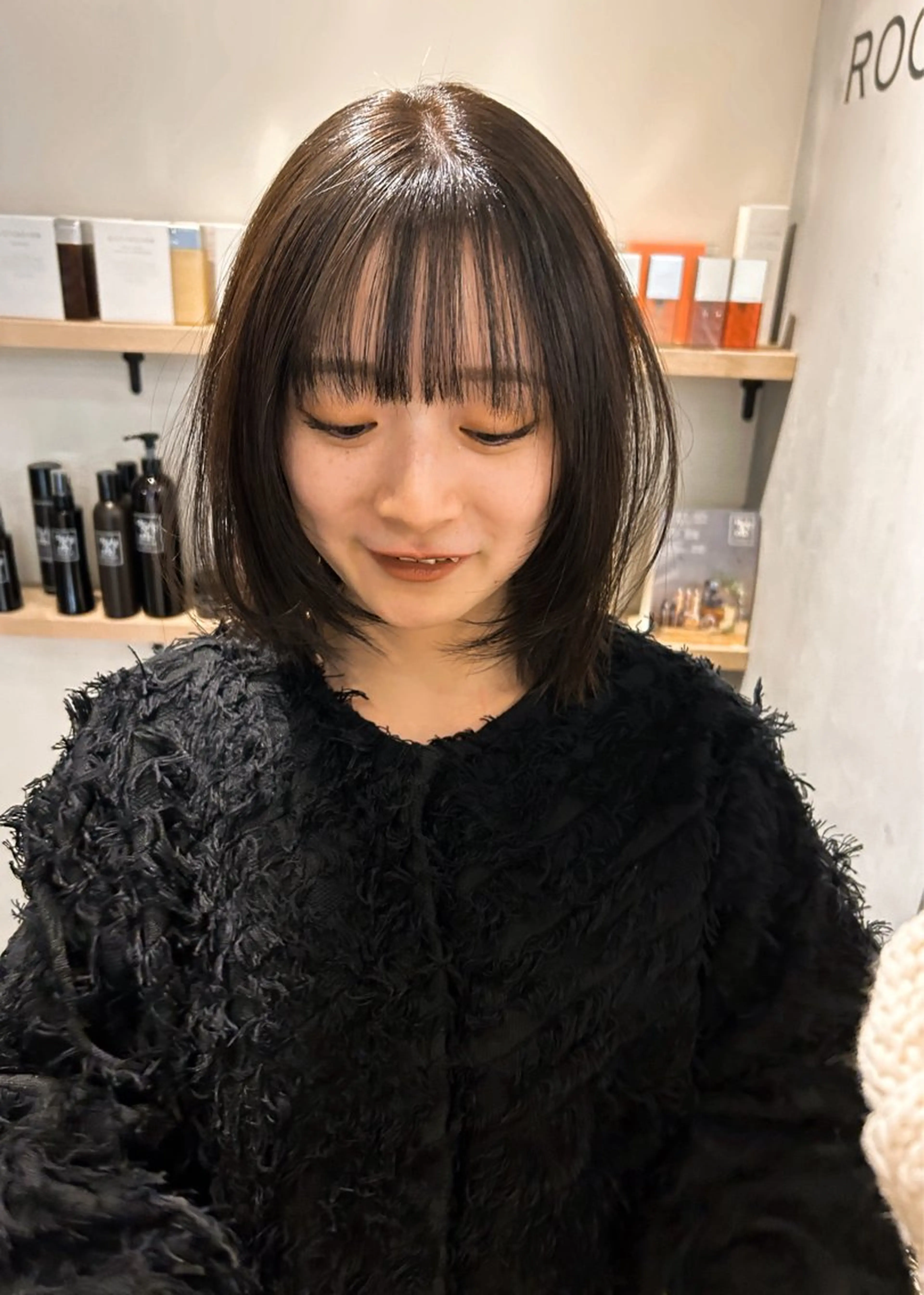 ミディアム カラー 顔まわりレイヤー 顔周りカット レイヤーカット kanami - ROCCO -のヘアスタイル