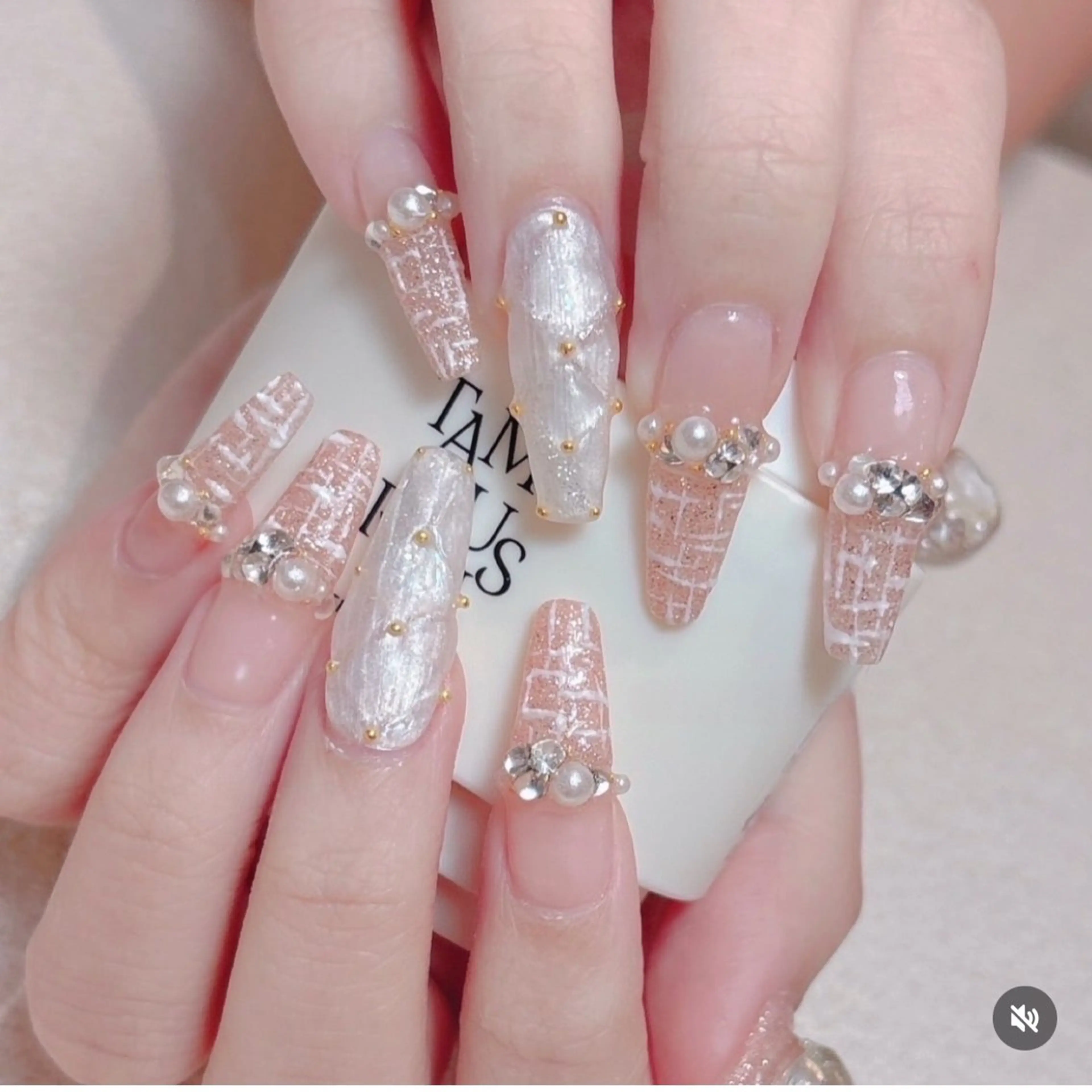 ネイル フレンチネイル キラキラネイル マグネットネイル ミラーネイル ニュアンスネイル ハンドネイル Lyn TA Nailのネイルデザイン
