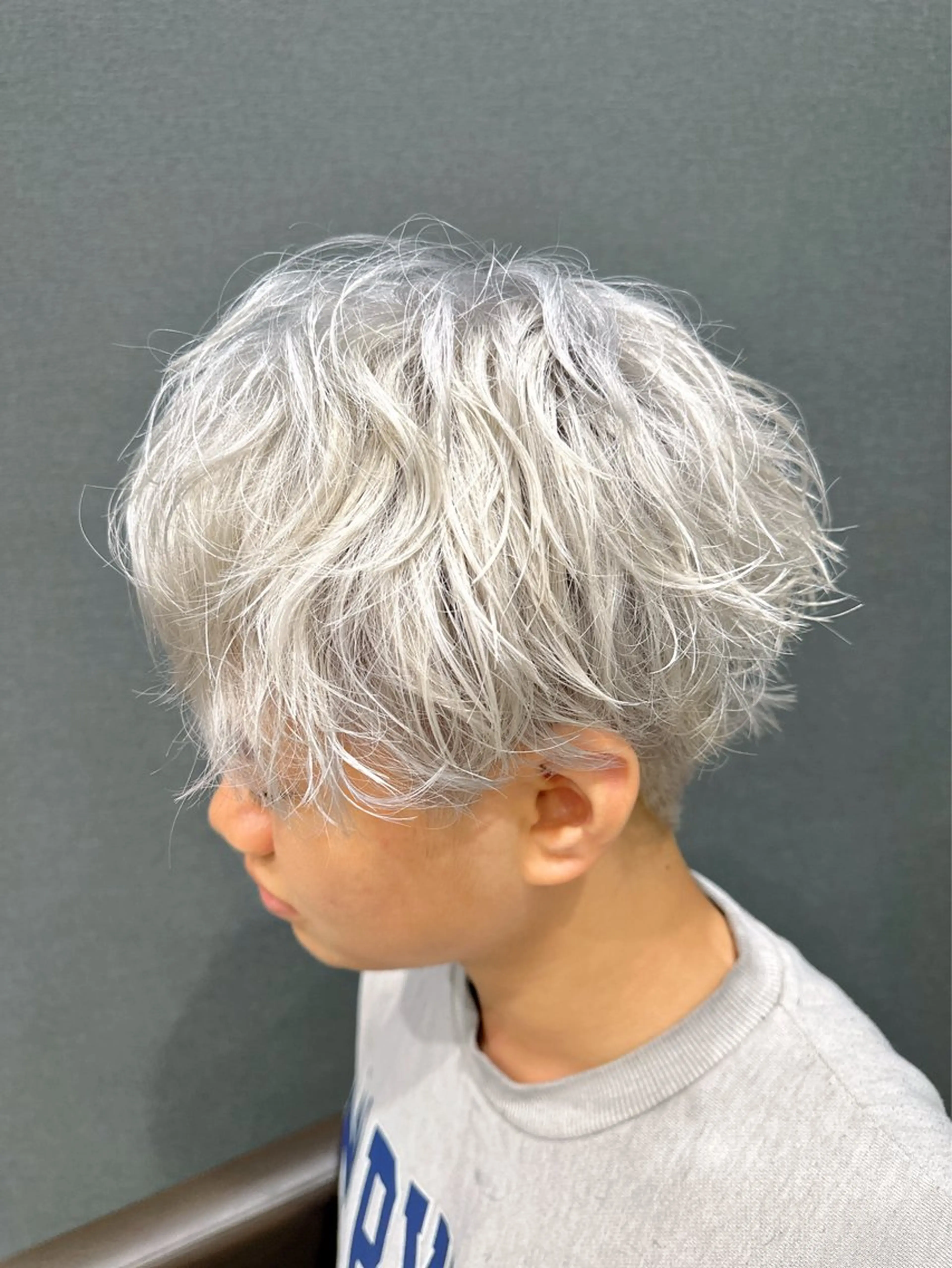 カラー メンズ メンズブリーチ ブリーチ arika　オケシ リョウダイのヘアスタイル