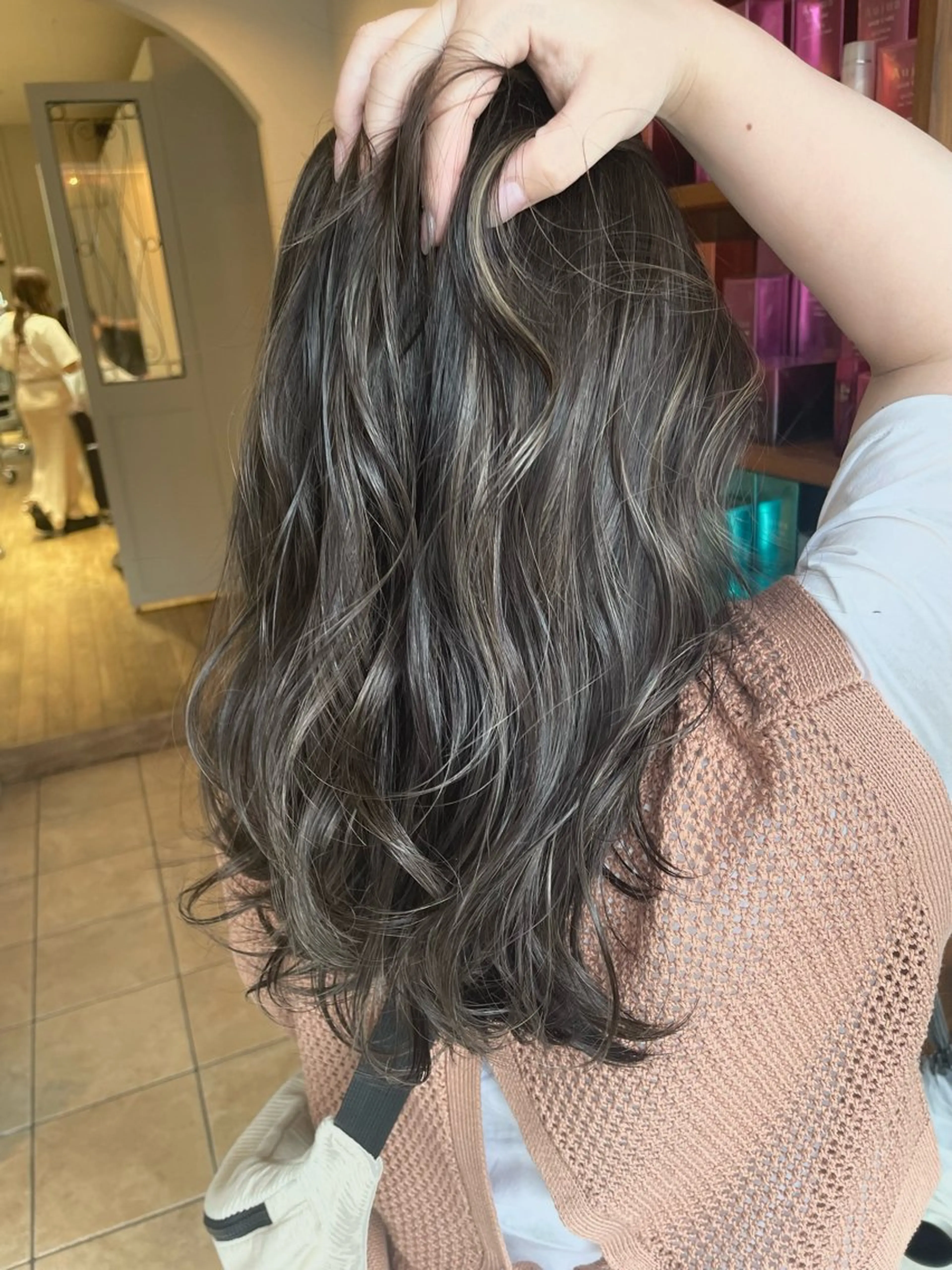 カラー 栗林 茉那のヘアスタイル