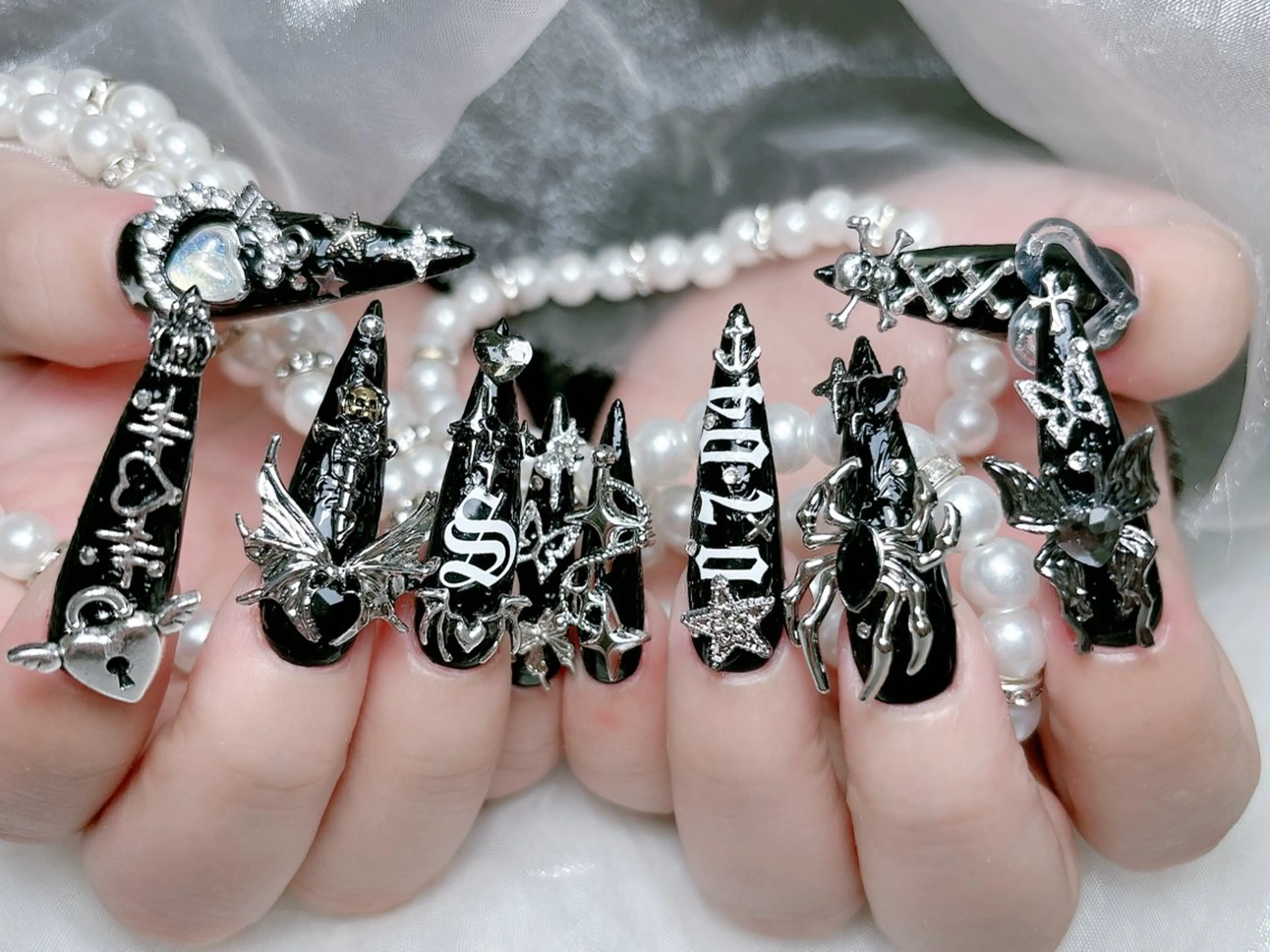 ネイル 成人式 ジェルネイル ロングネイル マグネットネイル ミディアムネイル ハンドネイル Momoa nail salon所属・MoMoA Nail ネイル長さ出し専門店のネイルデザイン